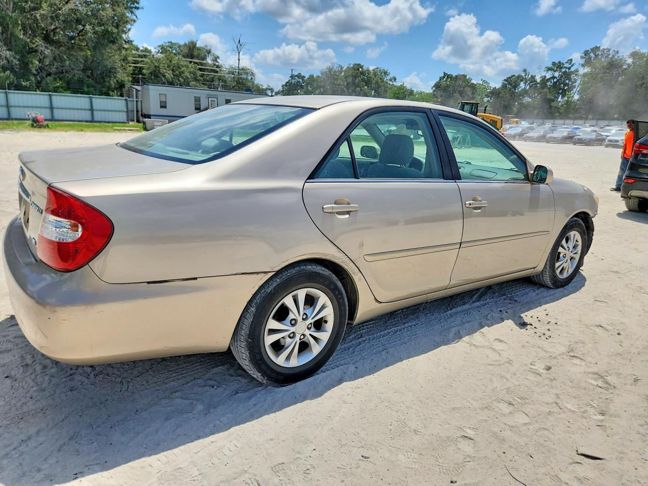 2004 Toyota Camry Le V6 Tan vin: 4T1BF30K54U584982