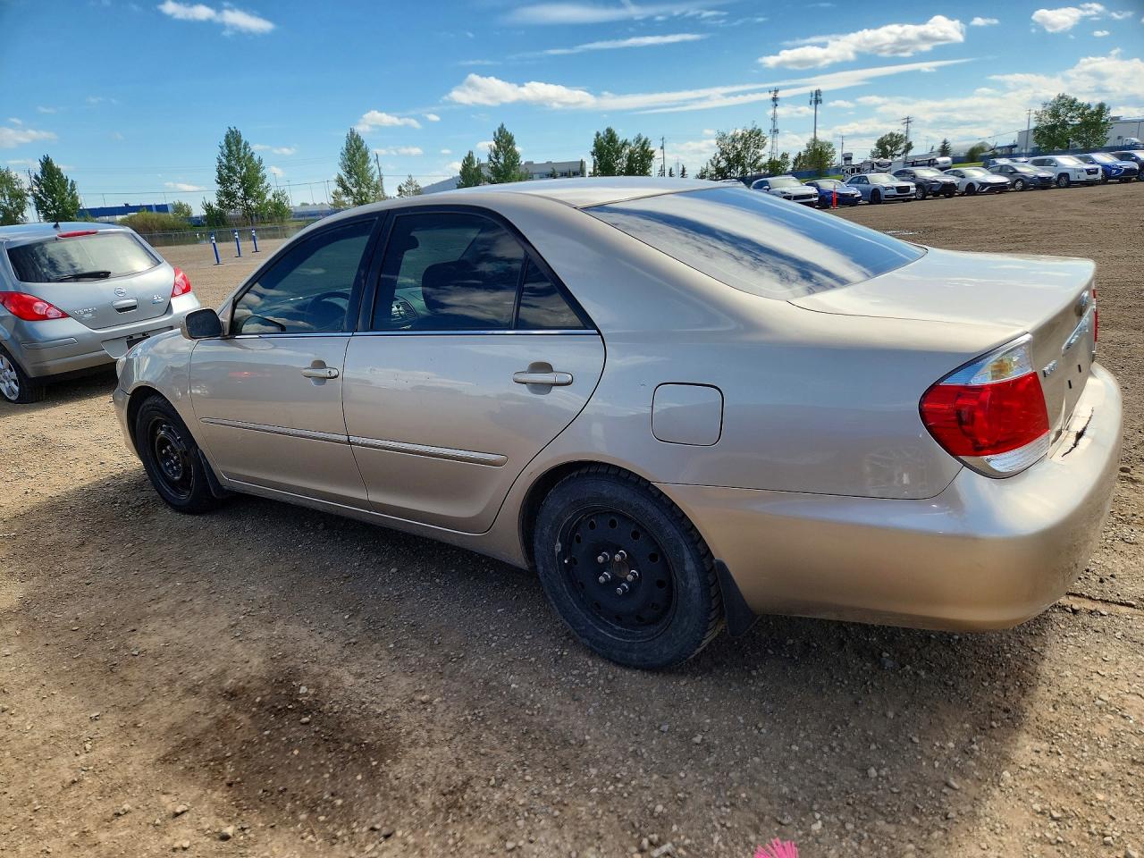 2005 Toyota Camry Le V6 Gold vin: 4T1BF30K55U098061