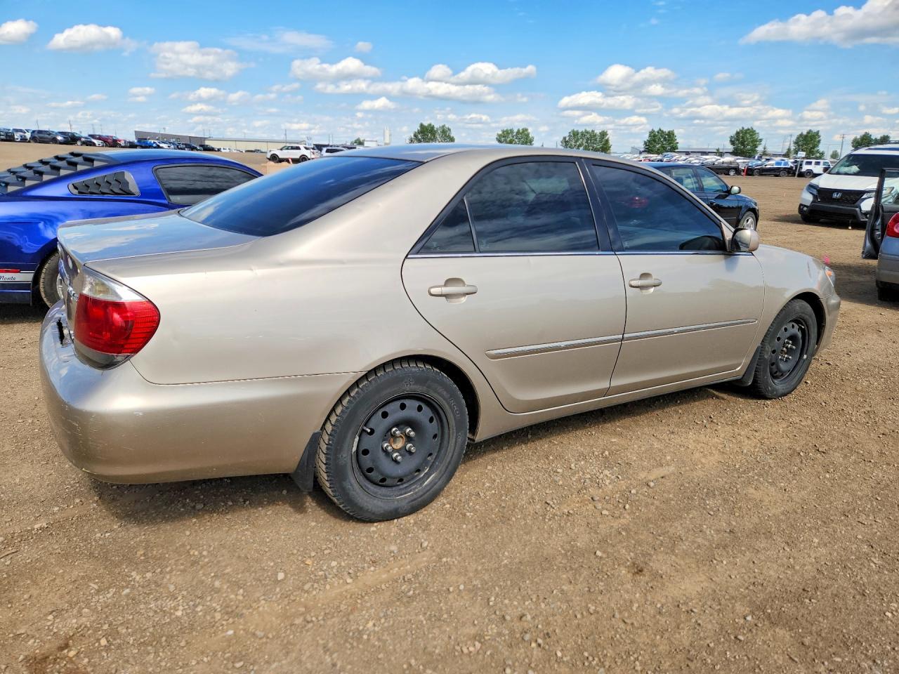 2005 Toyota Camry Le V6 Gold vin: 4T1BF30K55U098061