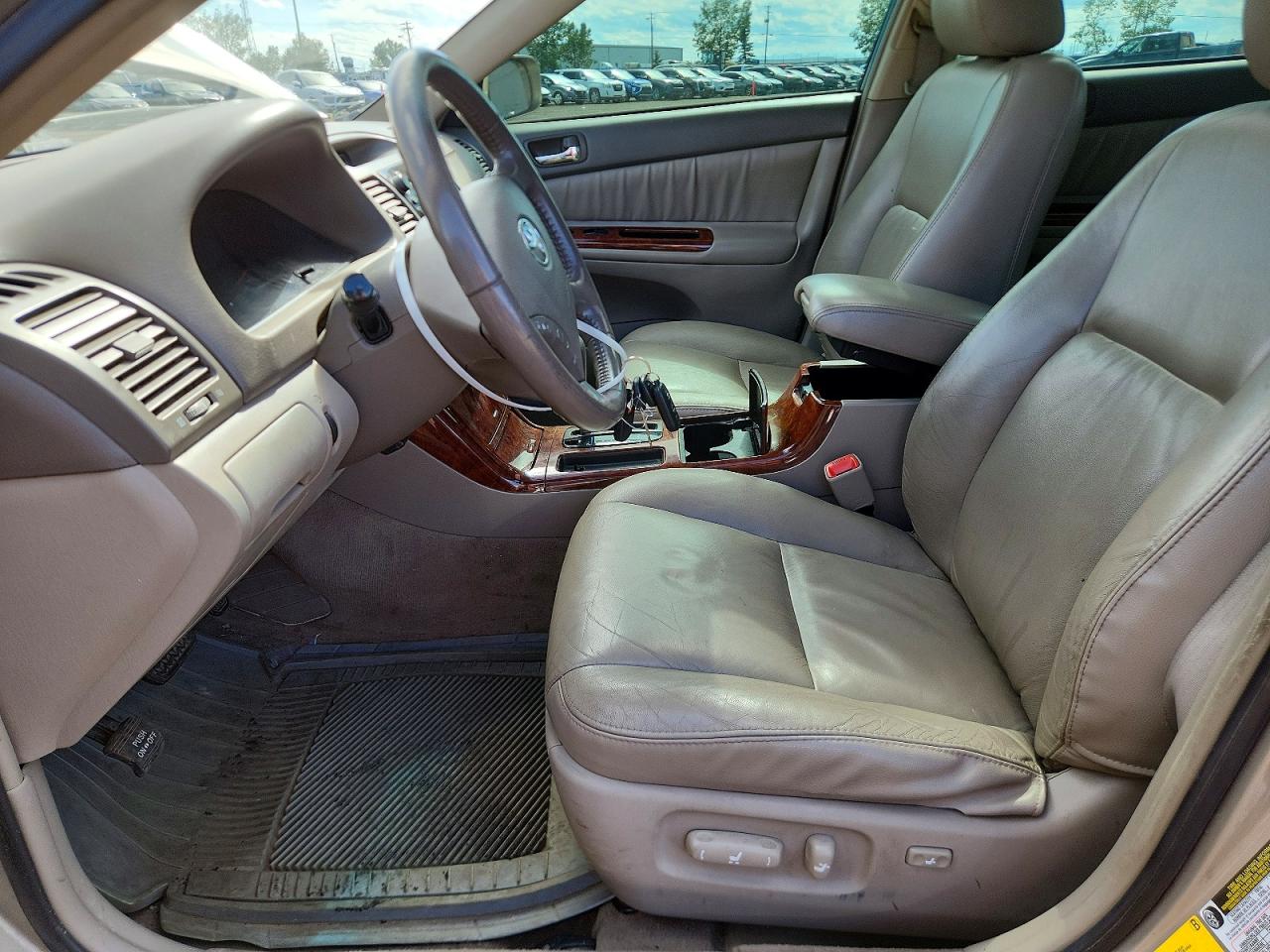 2005 Toyota Camry Le V6 Gold vin: 4T1BF30K55U098061