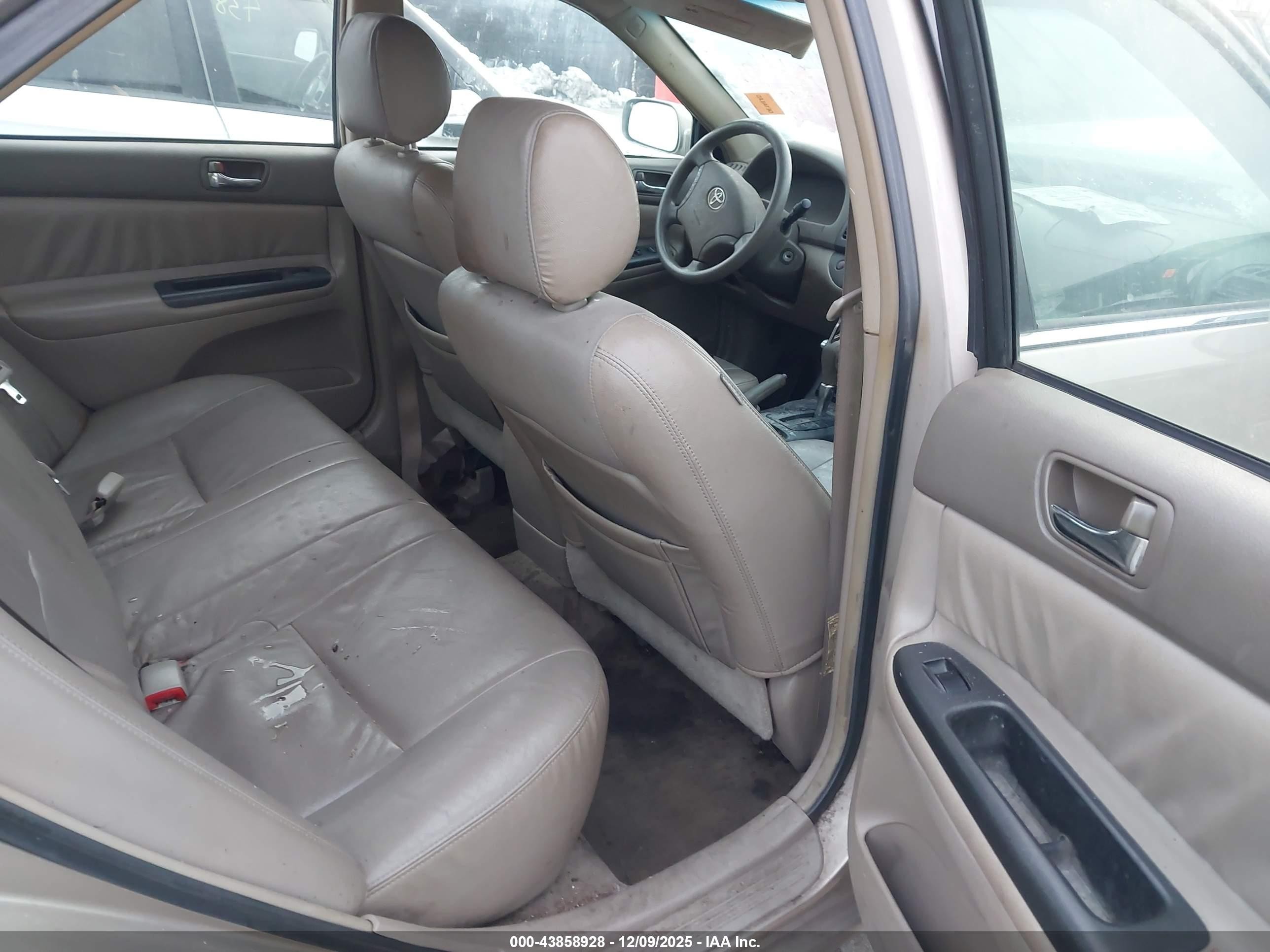 2005 Toyota Camry Le V6 Желто-коричневый vin: 4T1BF30K55U610546