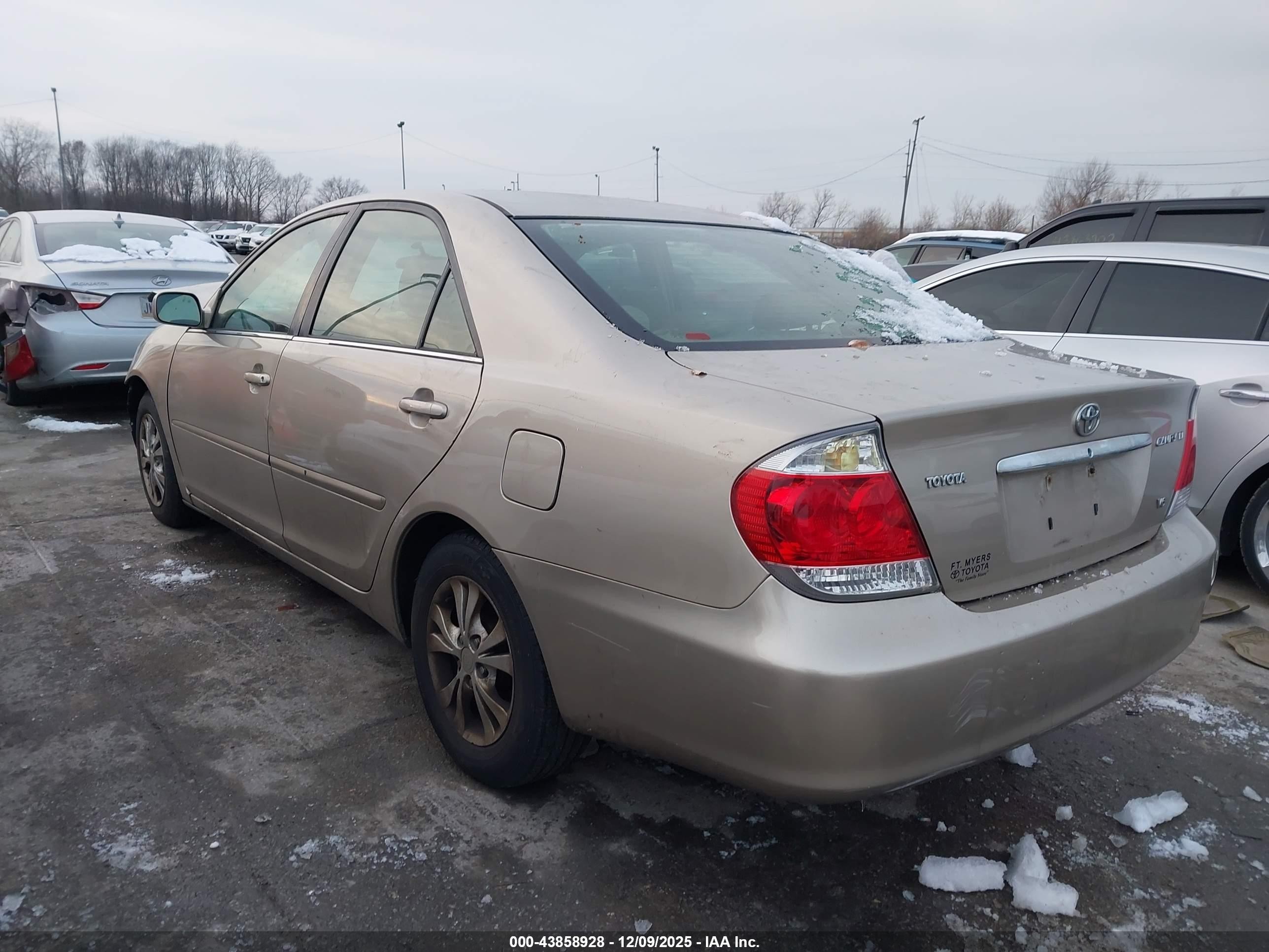 2005 Toyota Camry Le V6 Желто-коричневый vin: 4T1BF30K55U610546