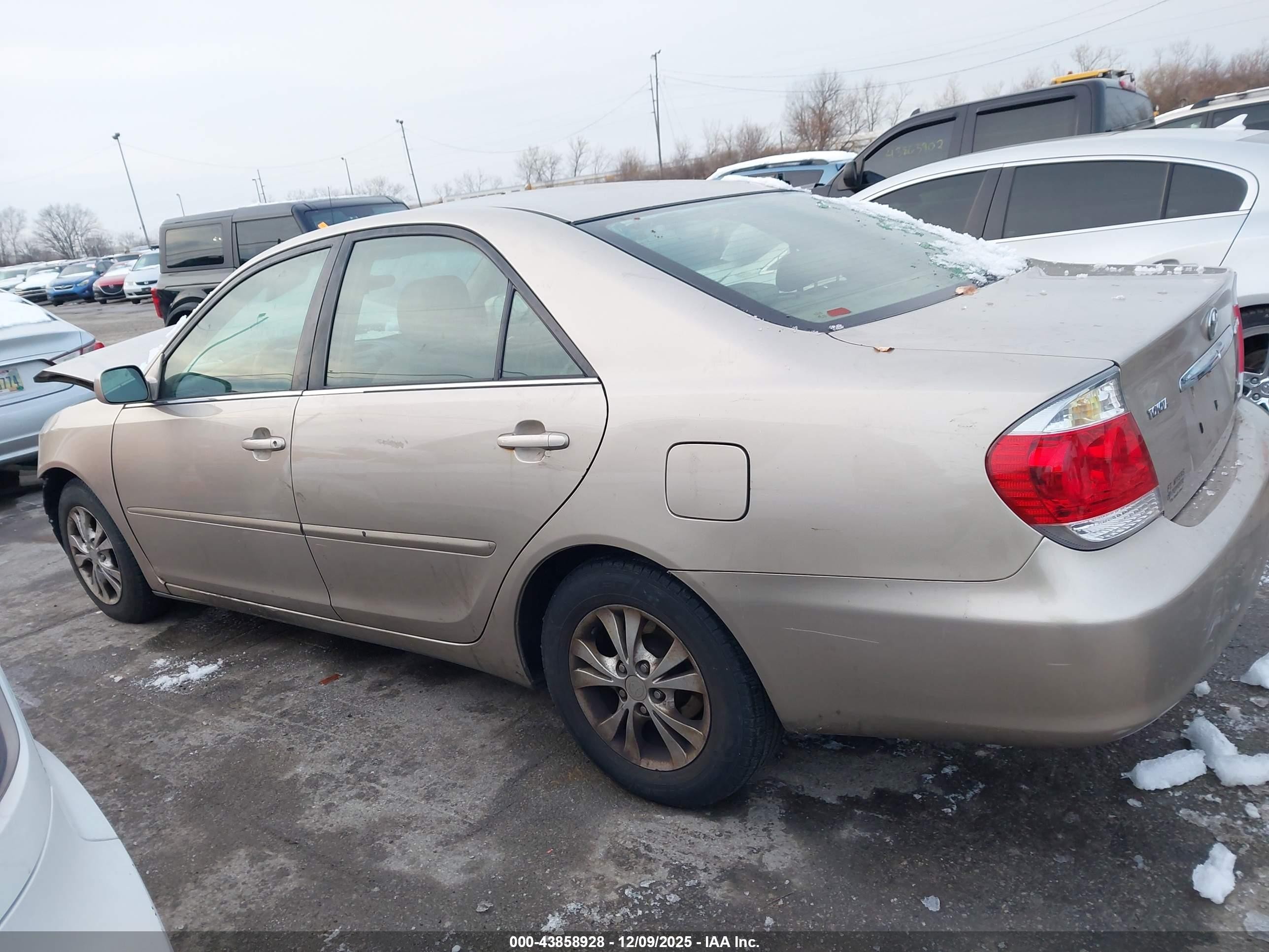 2005 Toyota Camry Le V6 Желто-коричневый vin: 4T1BF30K55U610546