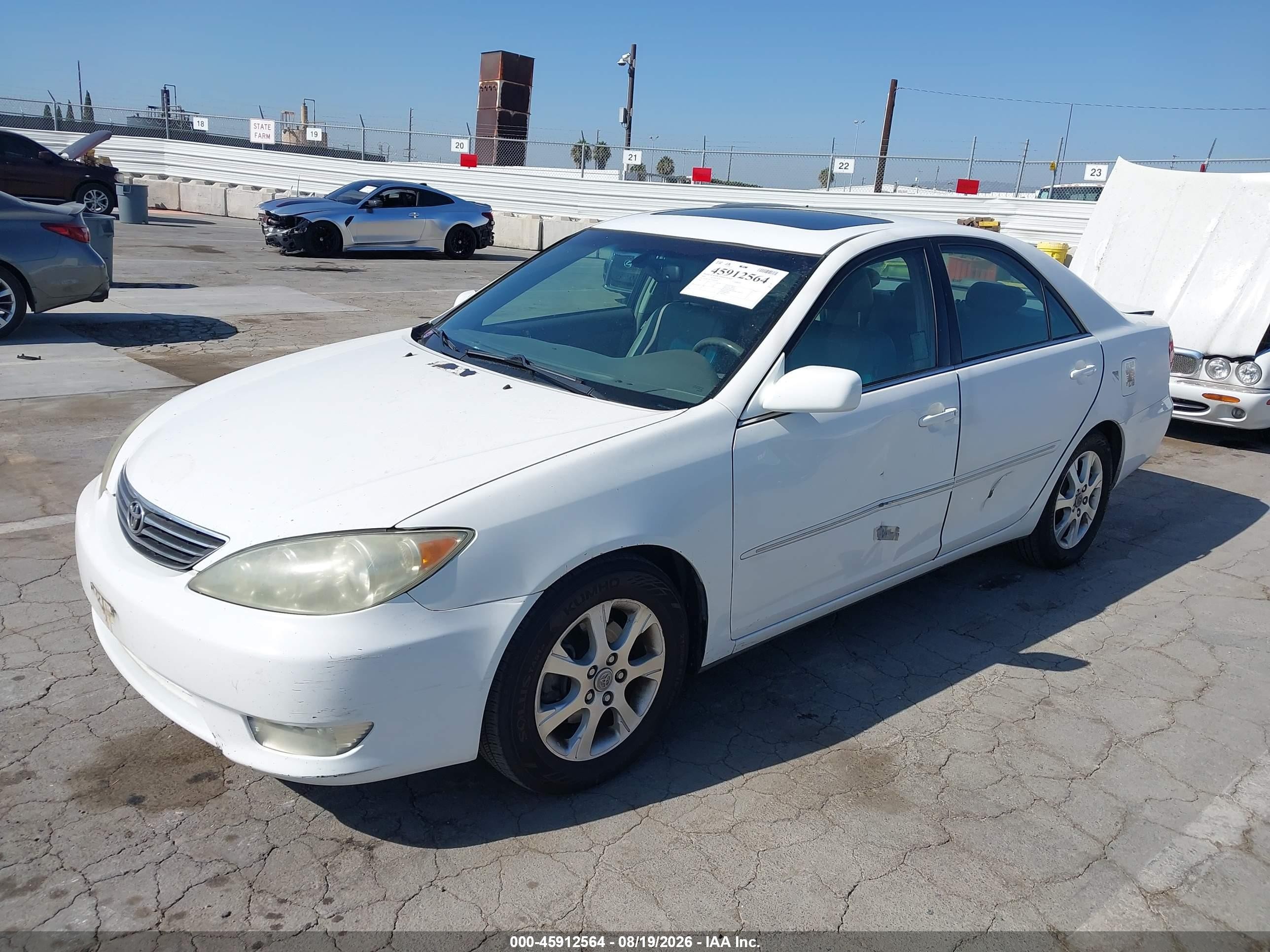 2005 Toyota Camry Xle V6 White vin: 4T1BF30K55U618100