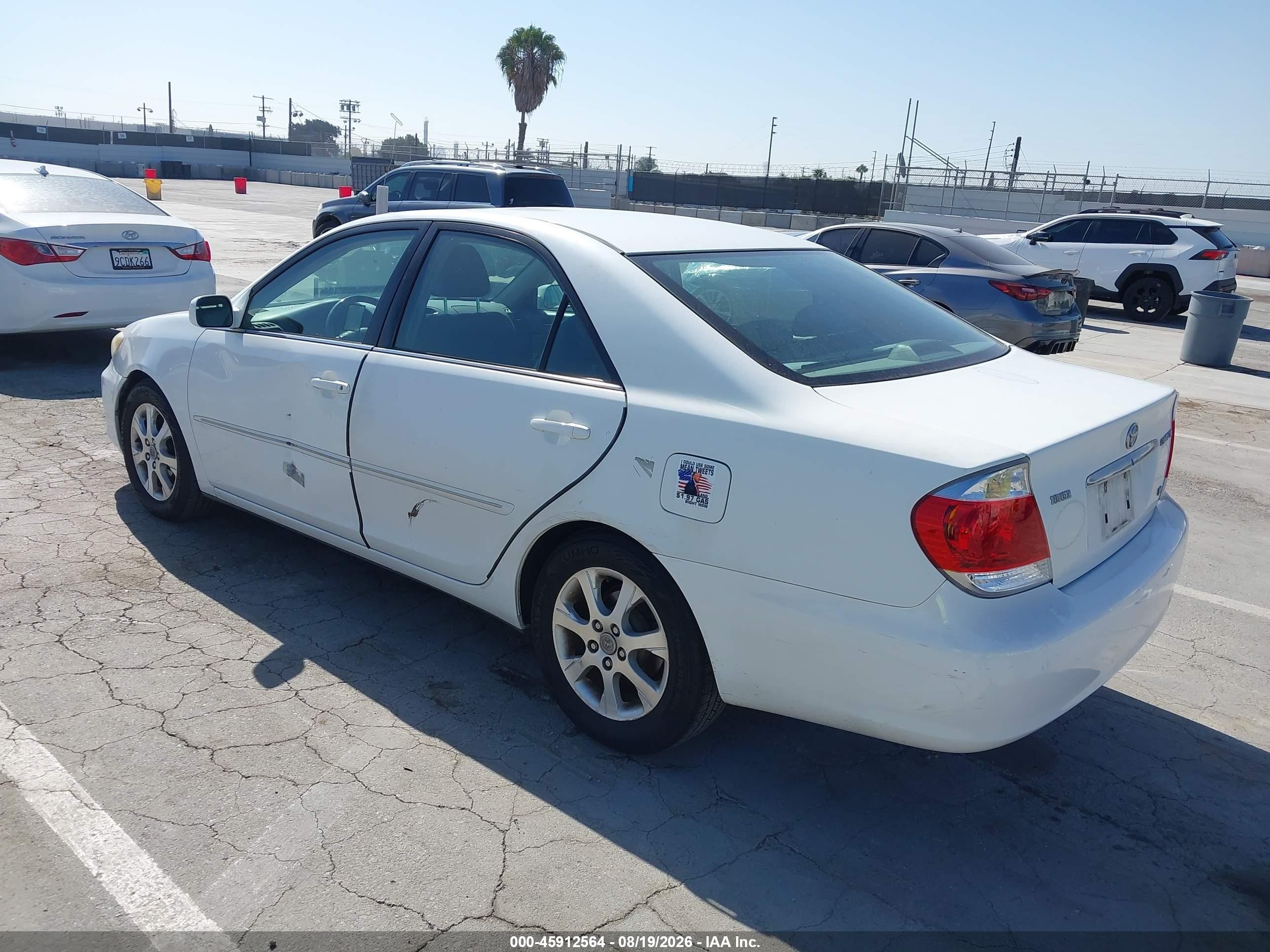 2005 Toyota Camry Xle V6 White vin: 4T1BF30K55U618100