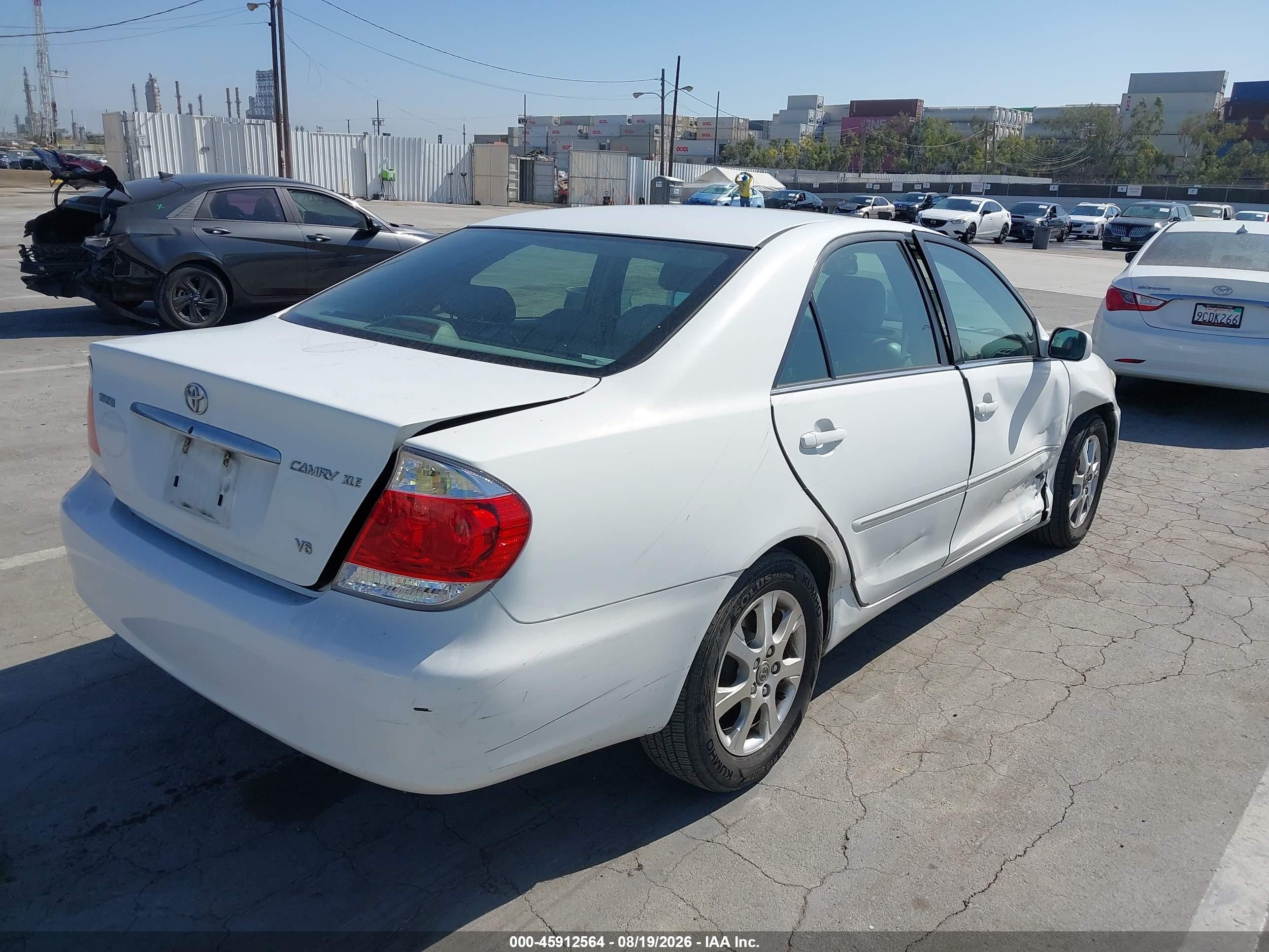 2005 Toyota Camry Xle V6 White vin: 4T1BF30K55U618100