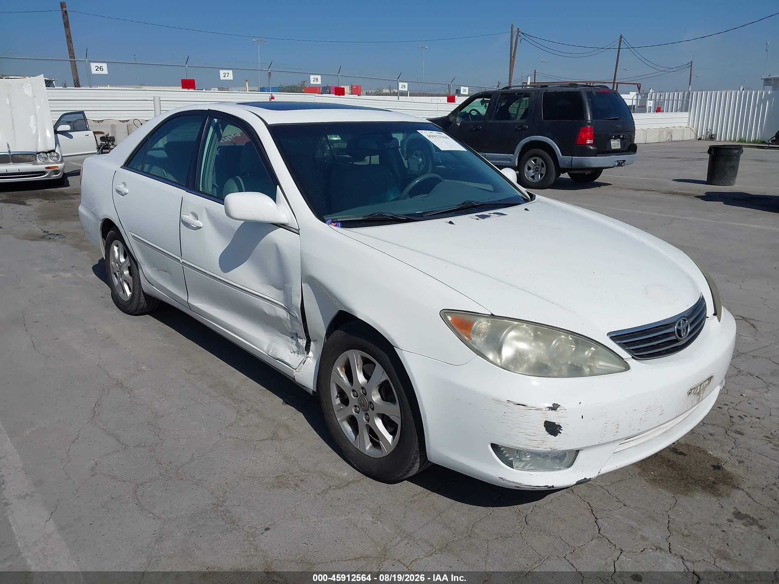 2005 Toyota Camry Xle V6 White vin: 4T1BF30K55U618100