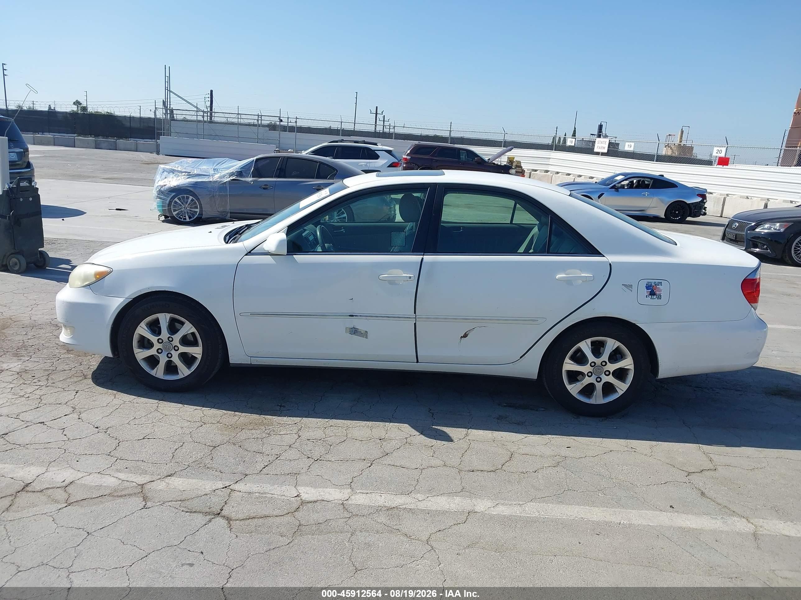 2005 Toyota Camry Xle V6 White vin: 4T1BF30K55U618100
