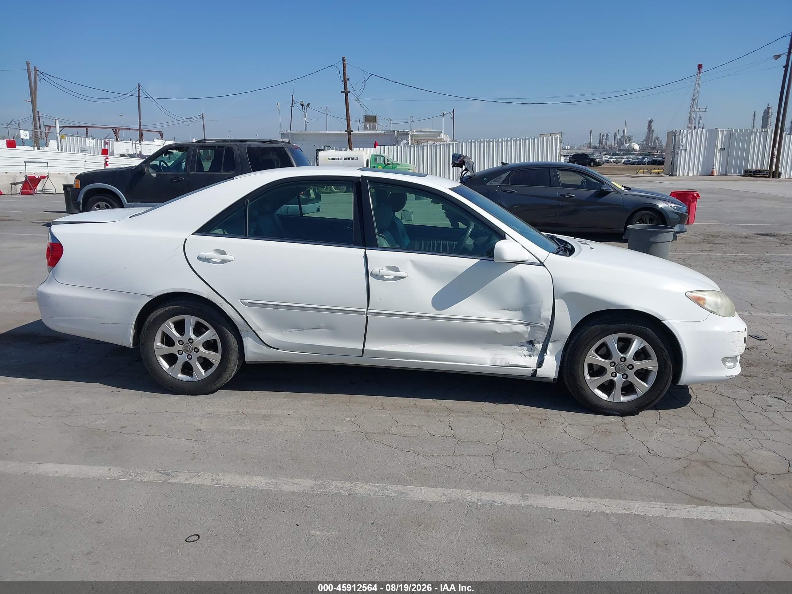 2005 Toyota Camry Xle V6 White vin: 4T1BF30K55U618100