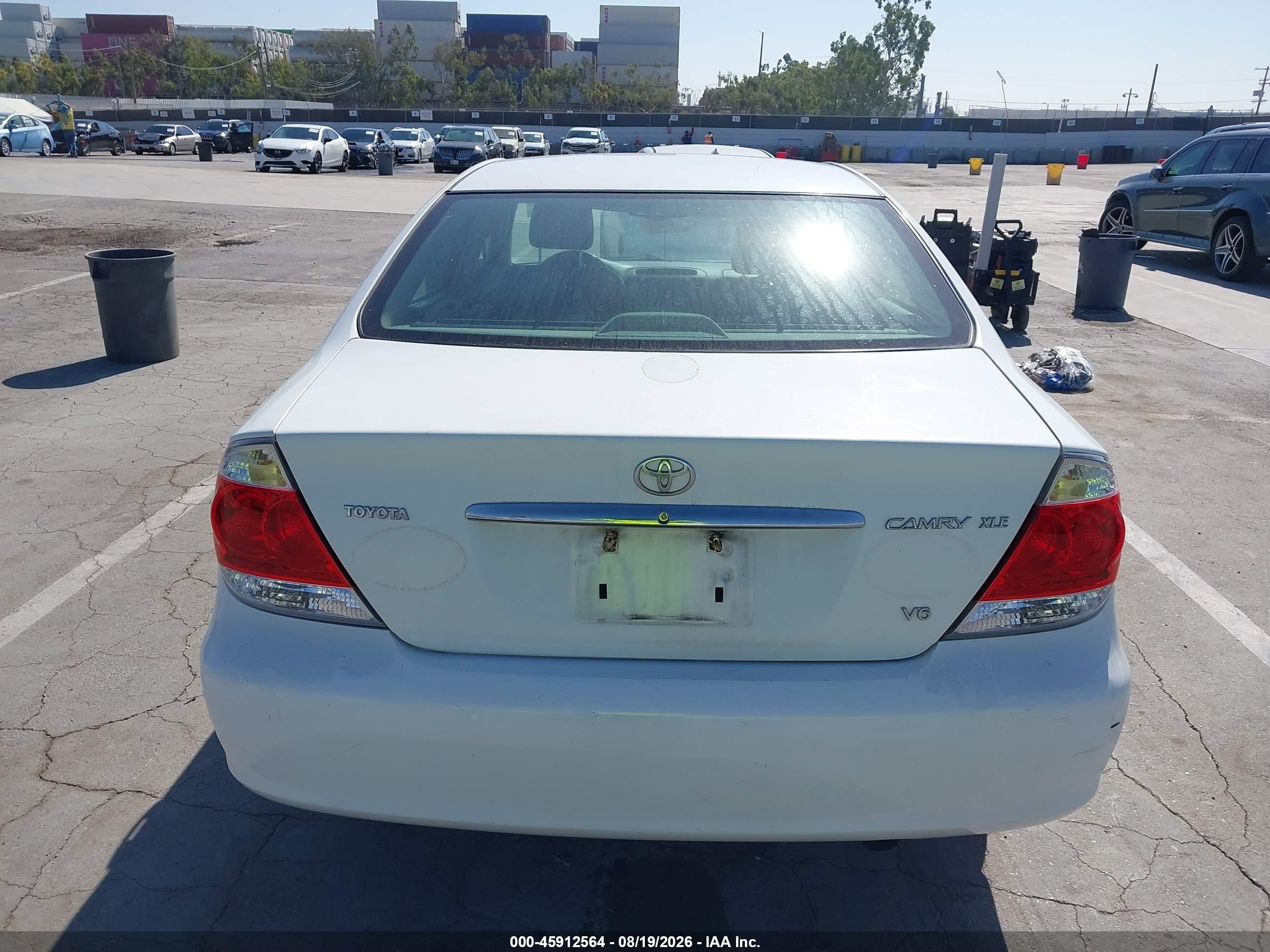 2005 Toyota Camry Xle V6 White vin: 4T1BF30K55U618100