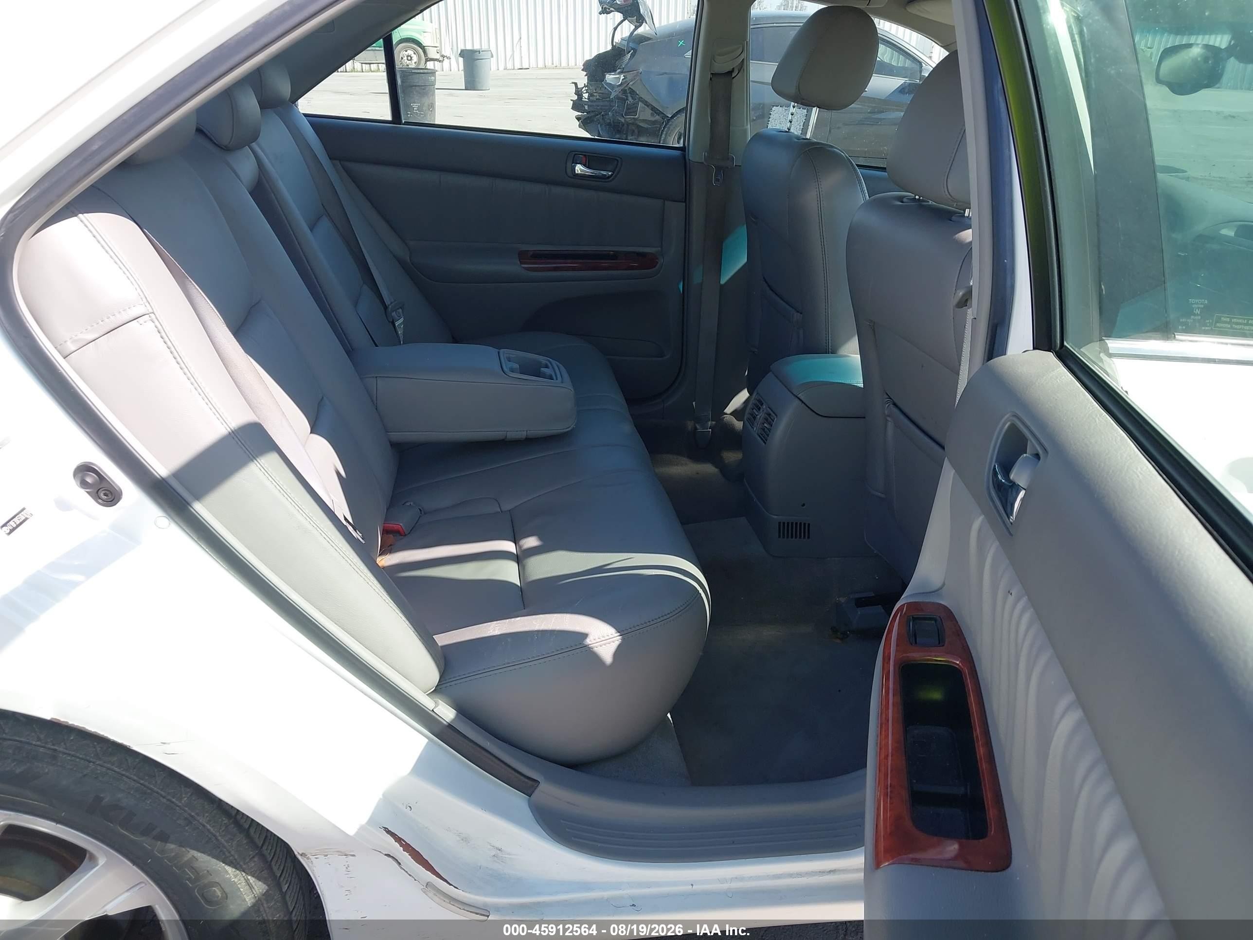 2005 Toyota Camry Xle V6 White vin: 4T1BF30K55U618100
