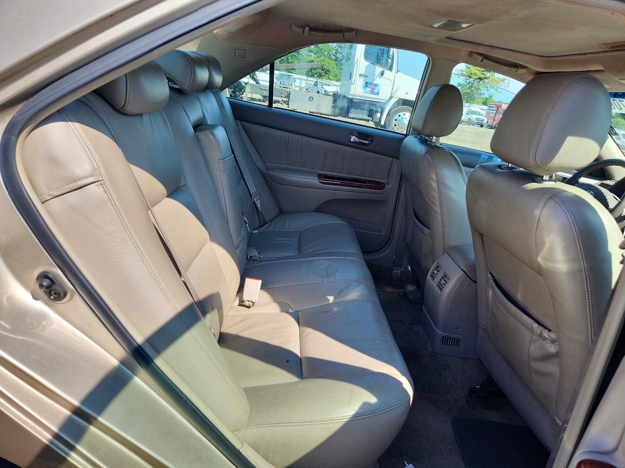 2005 Toyota Camry Xle V6 Gold vin: 4T1BF30K65U102845