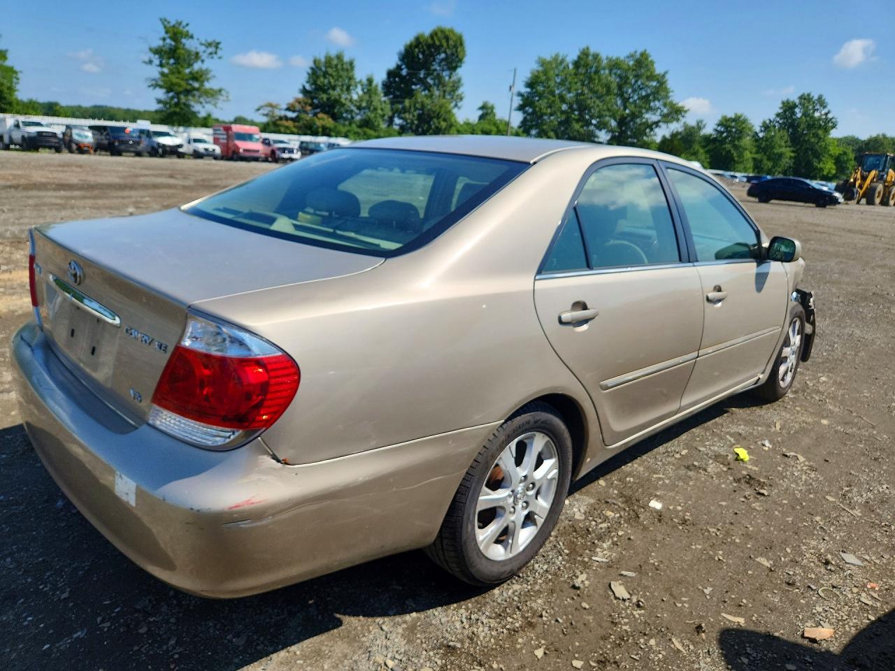 2005 Toyota Camry Xle V6 Gold vin: 4T1BF30K65U102845