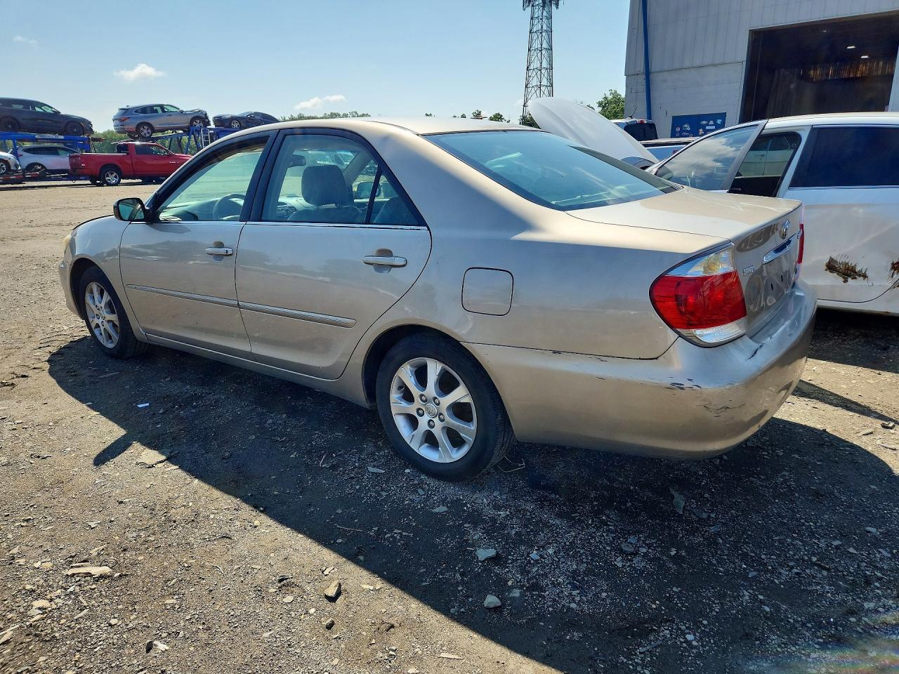 2005 Toyota Camry Xle V6 Gold vin: 4T1BF30K65U102845
