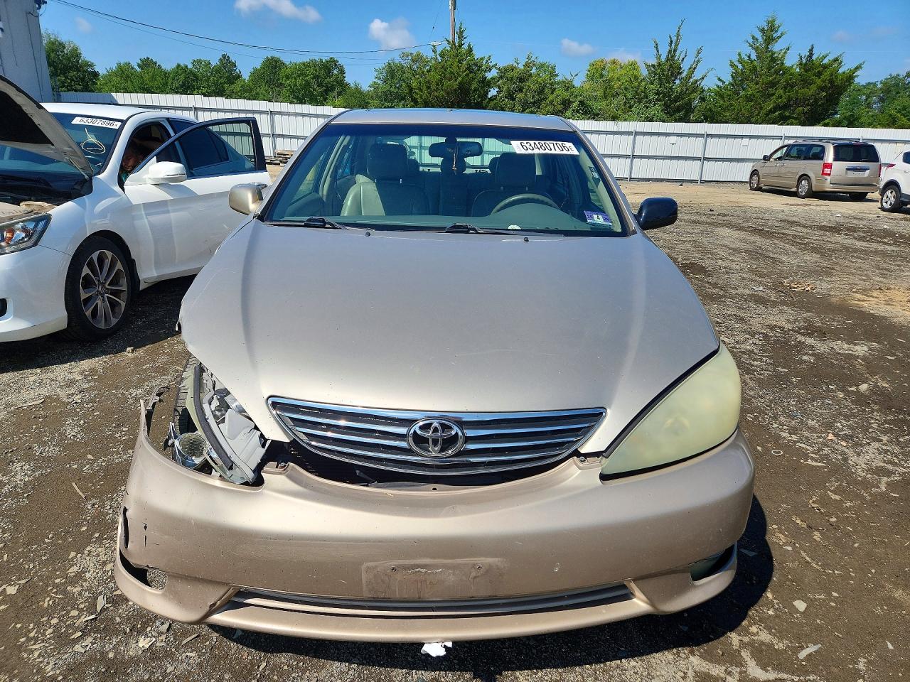 2005 Toyota Camry Xle V6 Gold vin: 4T1BF30K65U102845