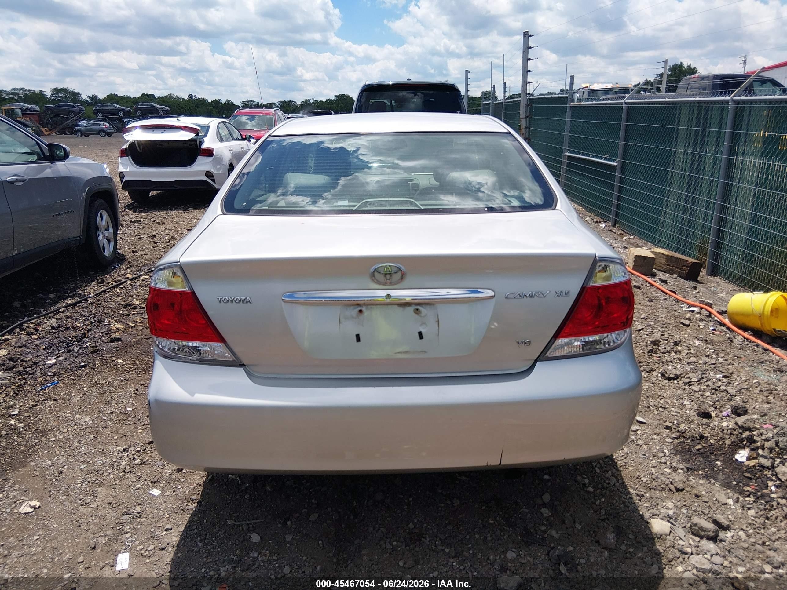 2005 Toyota Camry Xle V6 Silver vin: 4T1BF30K65U619188