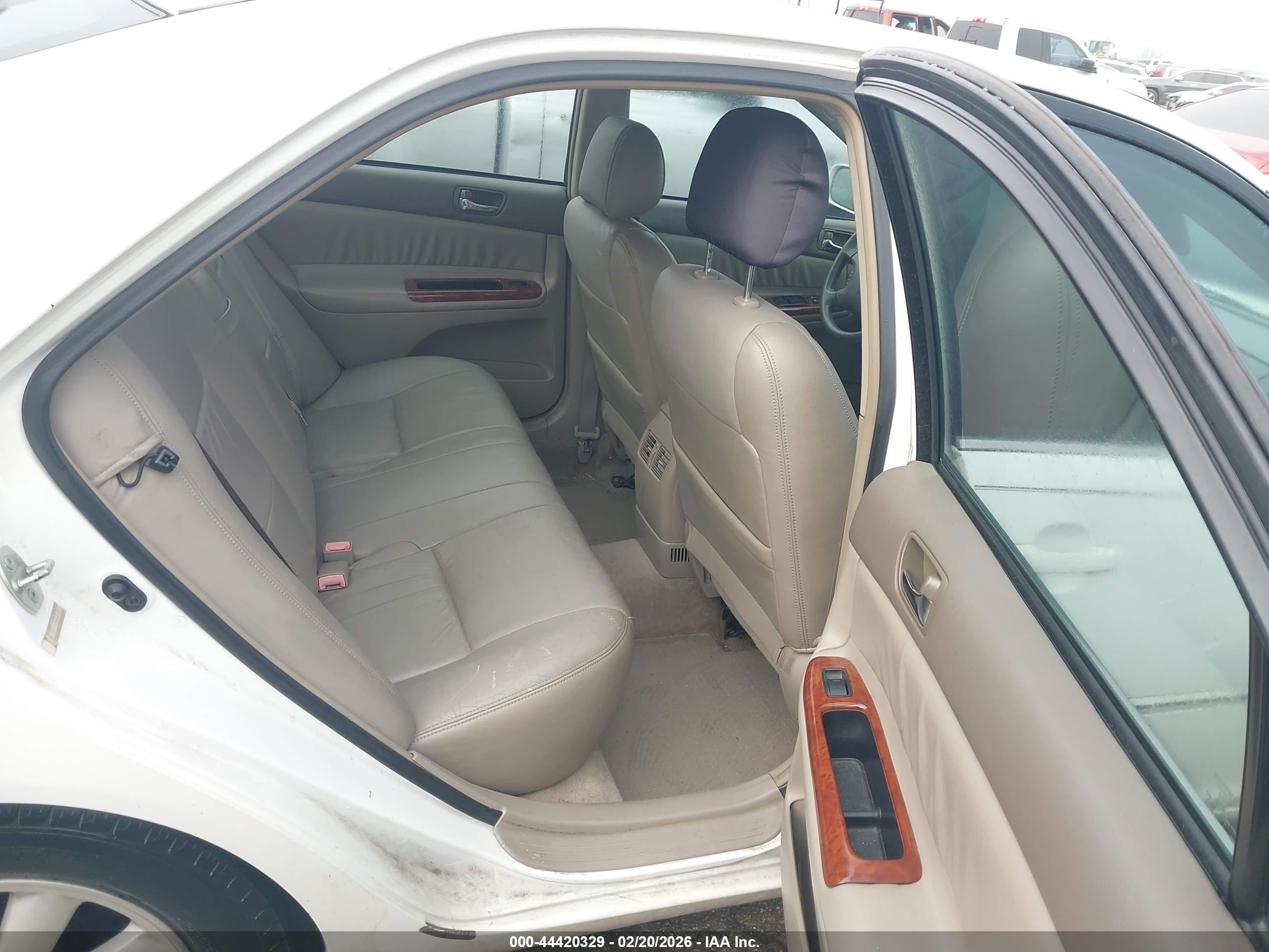 2002 Toyota Camry Xle V6 White vin: 4T1BF30K72U030503