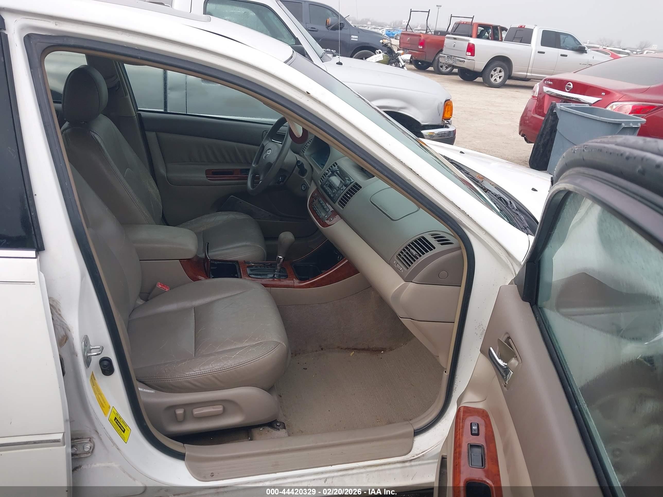 2002 Toyota Camry Xle V6 White vin: 4T1BF30K72U030503