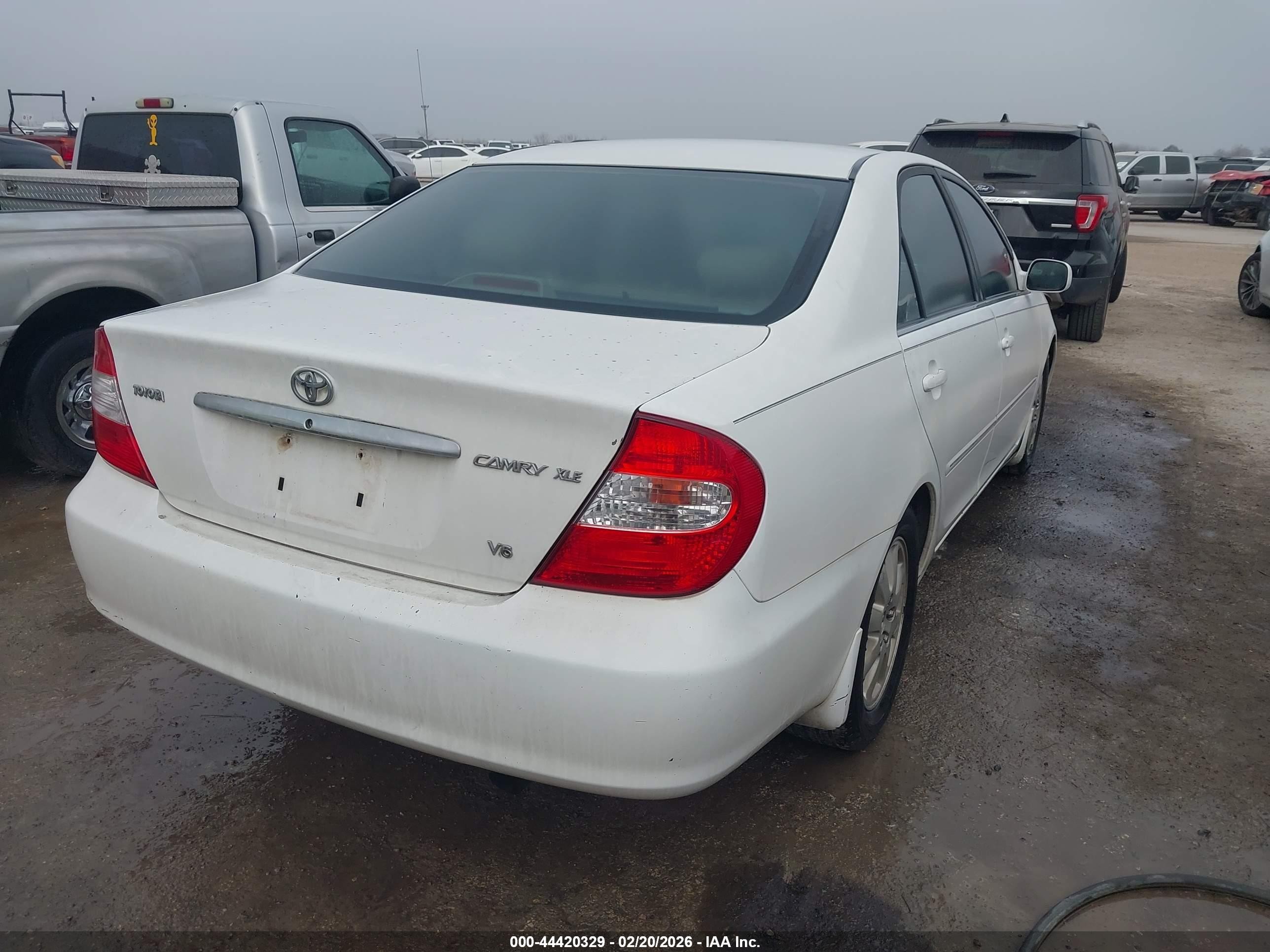 2002 Toyota Camry Xle V6 White vin: 4T1BF30K72U030503