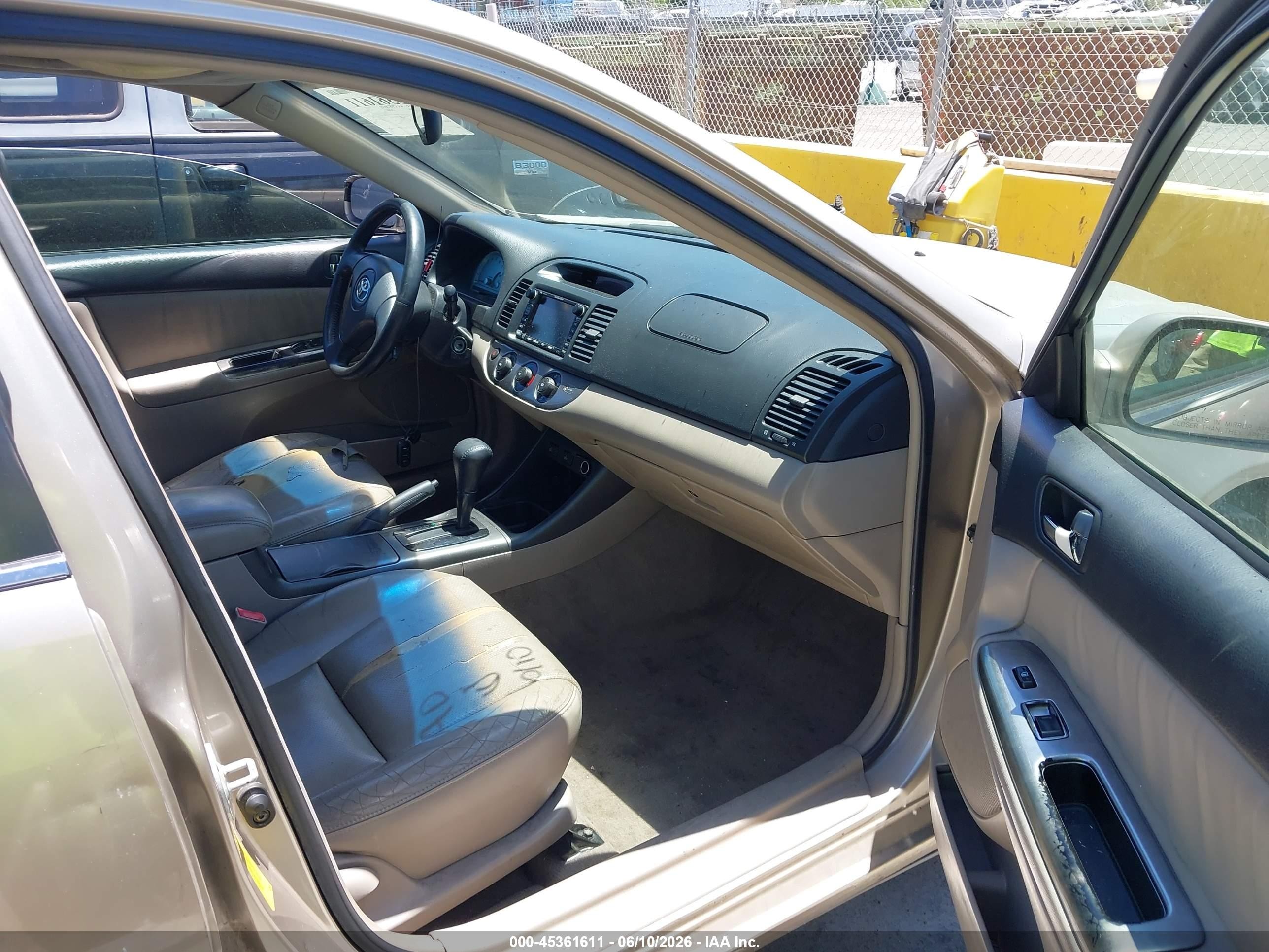 2002 Toyota Camry Se Gold vin: 4T1BF30K72U506829