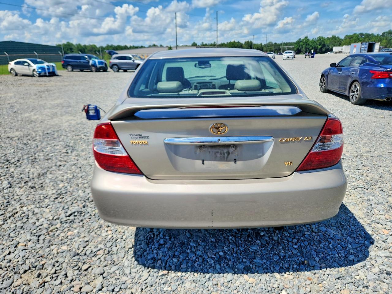 2002 Toyota Camry Xle V6 Gold vin: 4T1BF30K72U533366