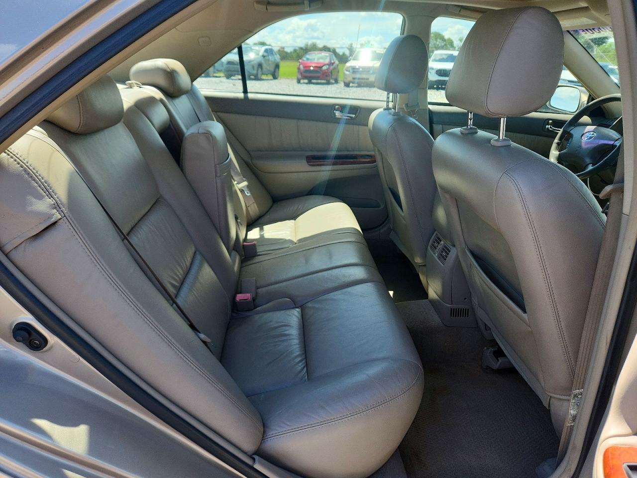 2002 Toyota Camry Xle V6 Gold vin: 4T1BF30K72U533366