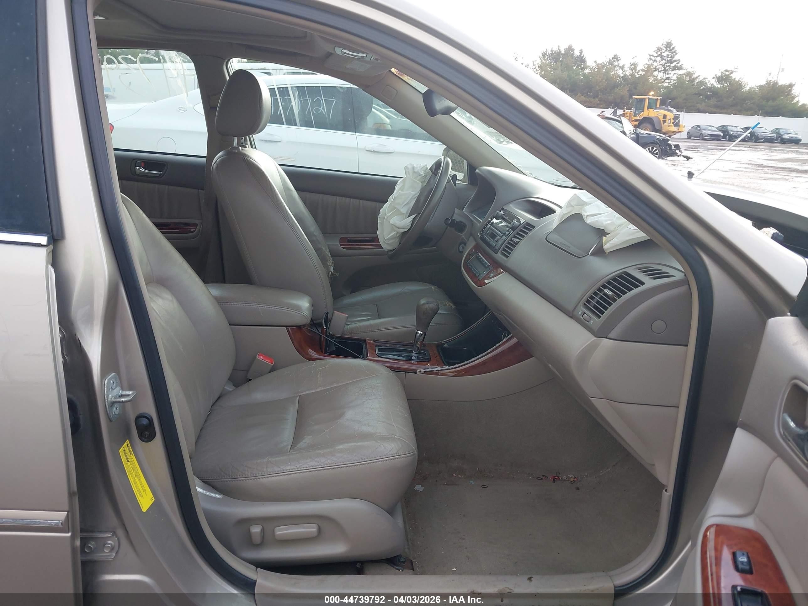 2003 Toyota Camry Xle V6 Gold vin: 4T1BF30K73U055127
