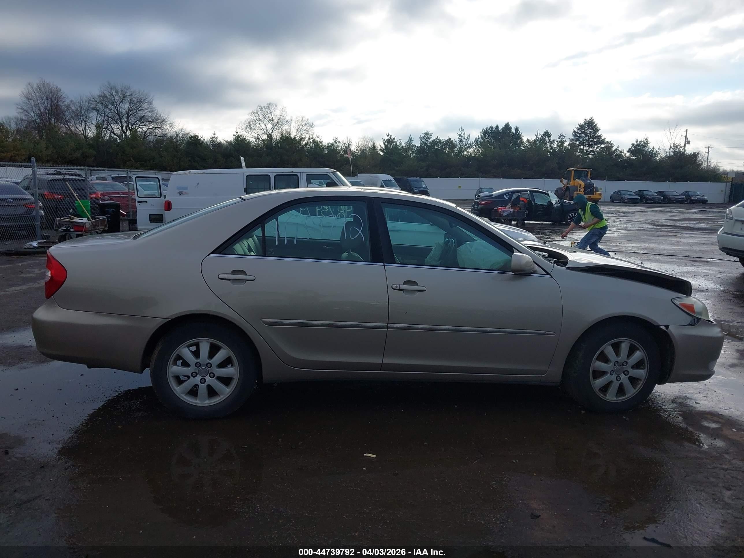 2003 Toyota Camry Xle V6 Gold vin: 4T1BF30K73U055127