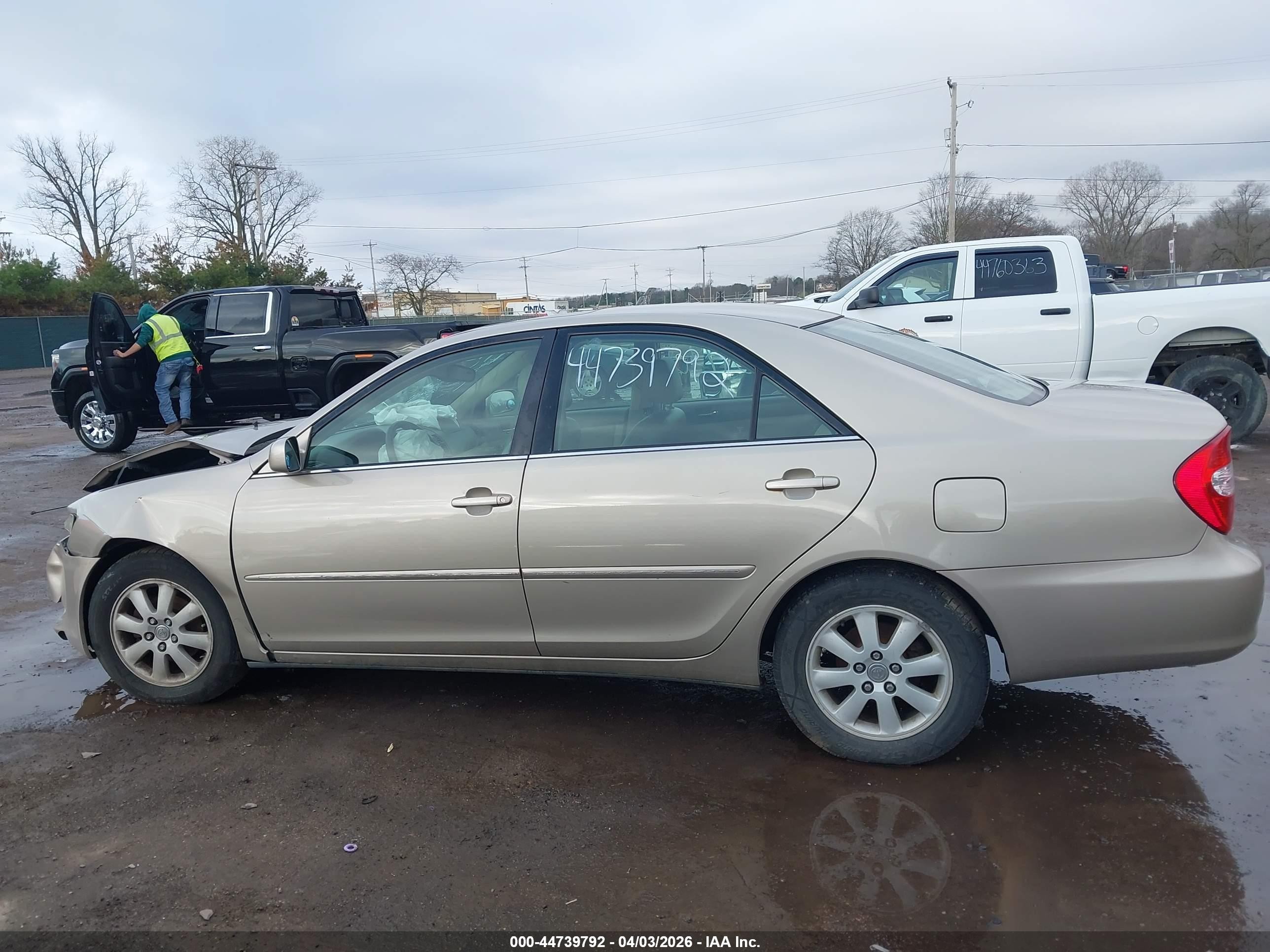 2003 Toyota Camry Xle V6 Gold vin: 4T1BF30K73U055127