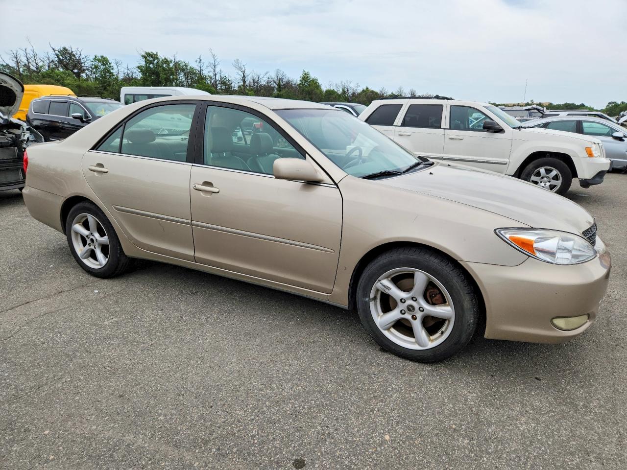 2004 Toyota Camry Tan vin: 4T1BF30K74U077999