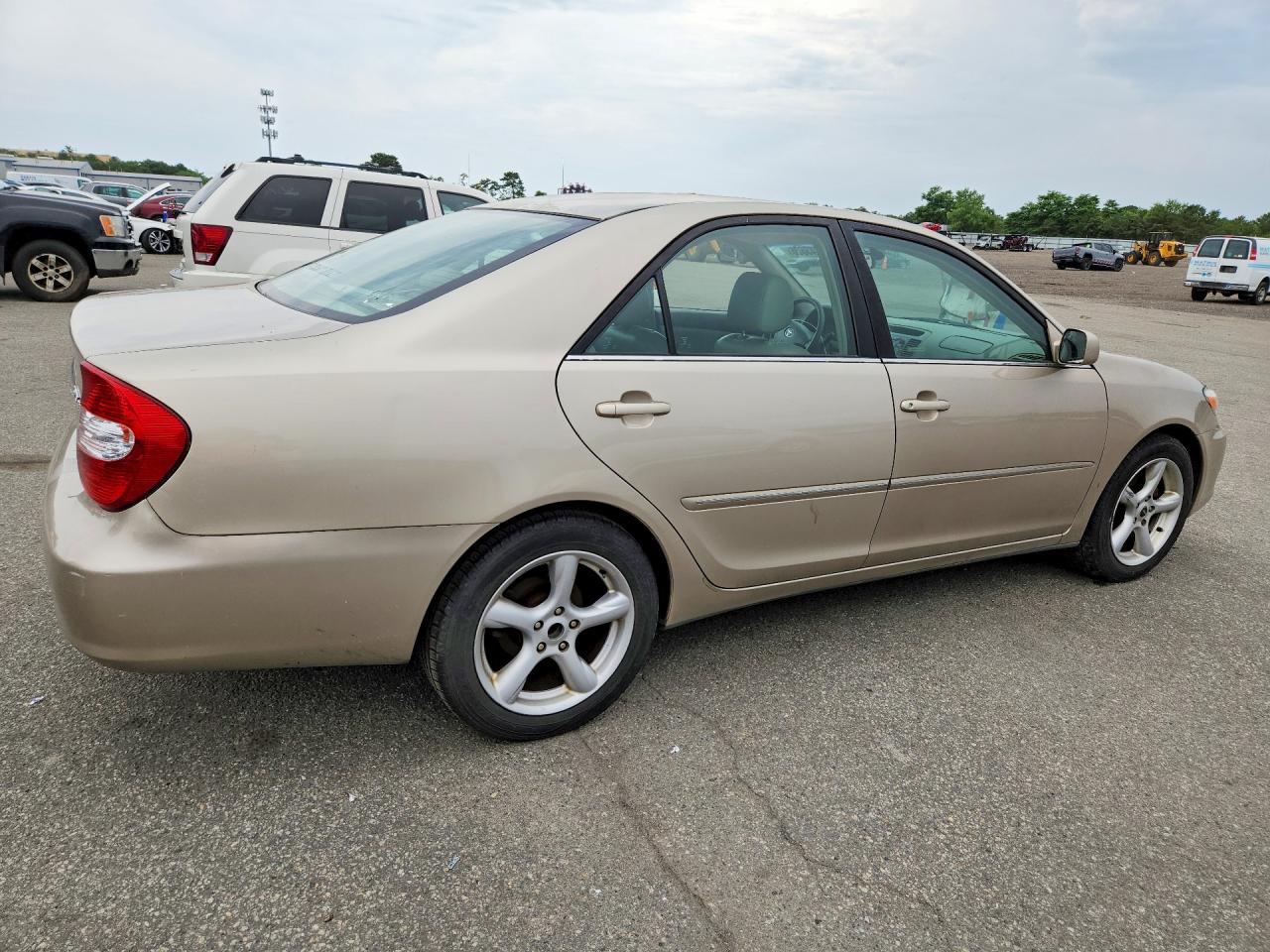 2004 Toyota Camry Tan vin: 4T1BF30K74U077999