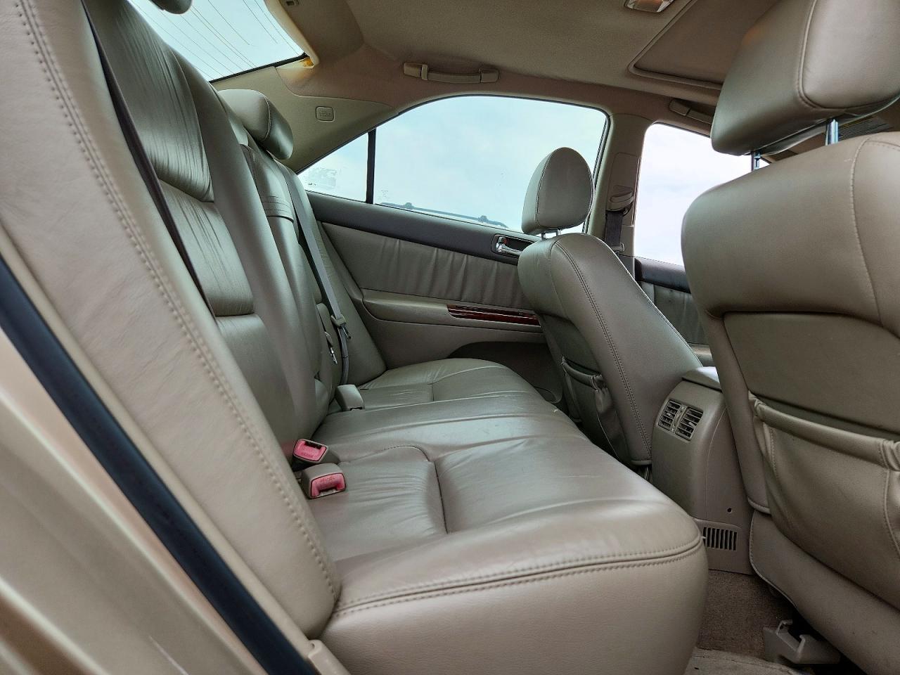 2004 Toyota Camry Tan vin: 4T1BF30K74U077999