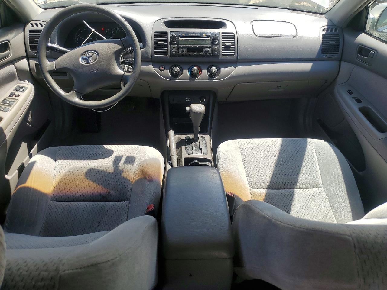 2004 Toyota Camry Le V6 Серебряный vin: 4T1BF30K74U586894