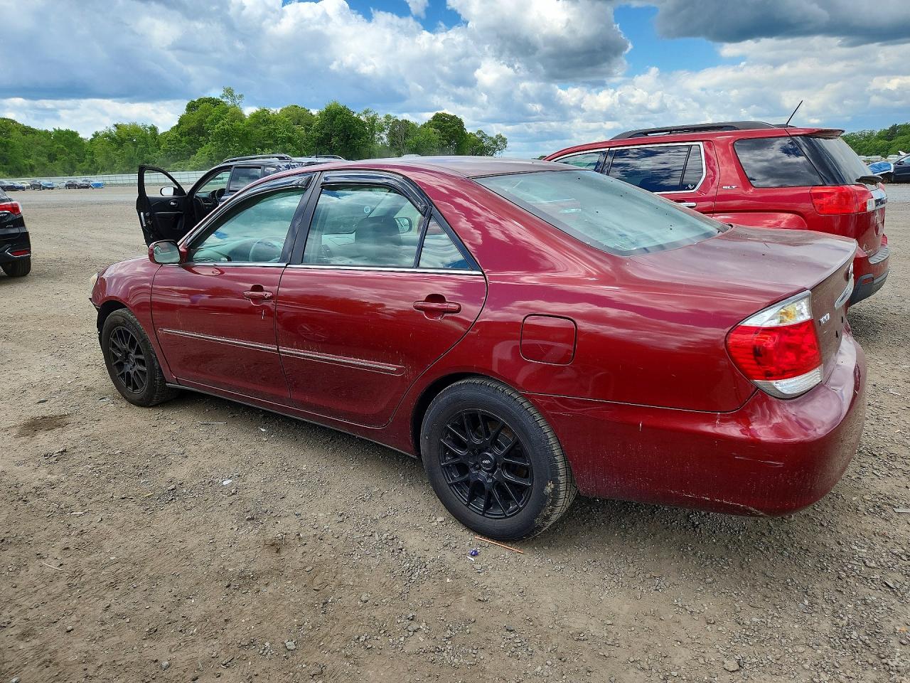 2005 Toyota Camry Le V6 Burgundy vin: 4T1BF30K75U084081