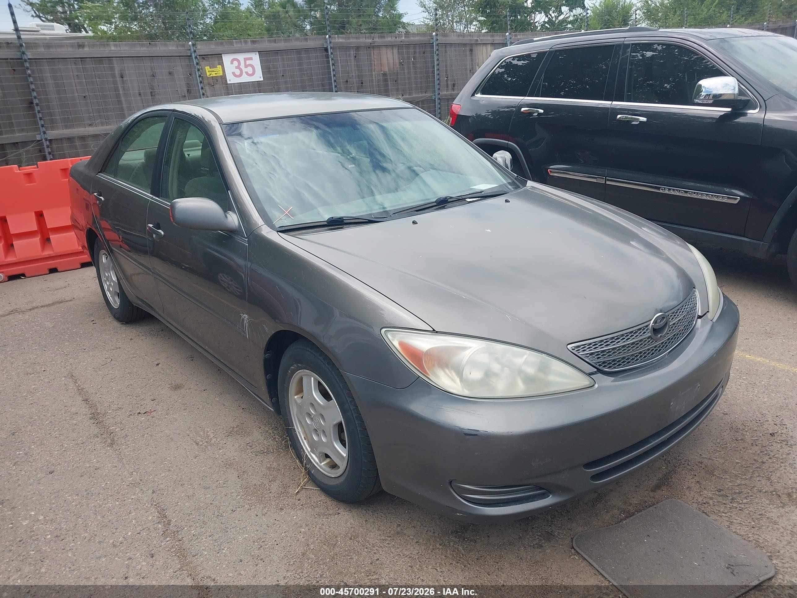 2002 Toyota Camry Le Gray vin: 4T1BF30K82U529200