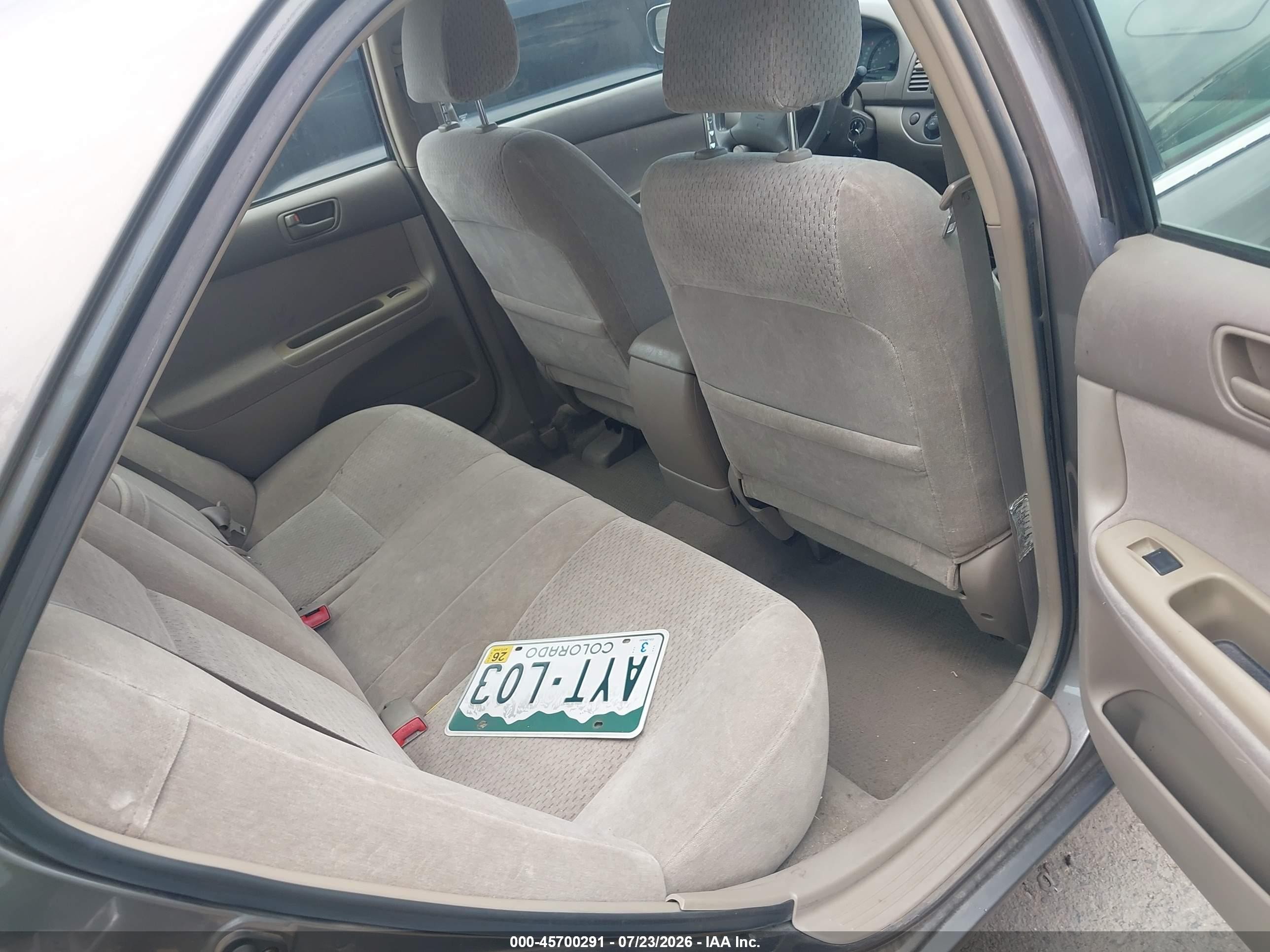 2002 Toyota Camry Le Gray vin: 4T1BF30K82U529200