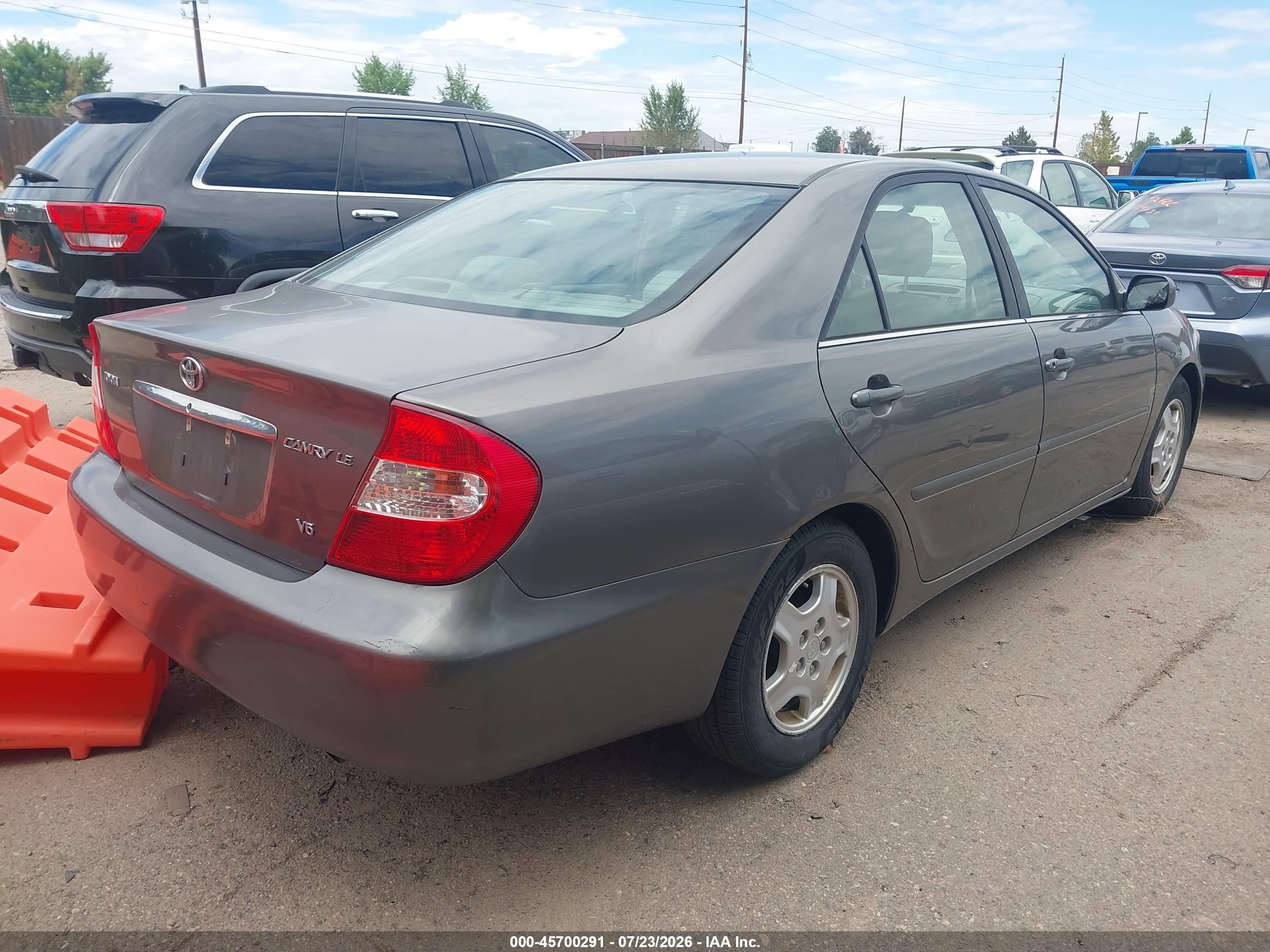 2002 Toyota Camry Le Gray vin: 4T1BF30K82U529200