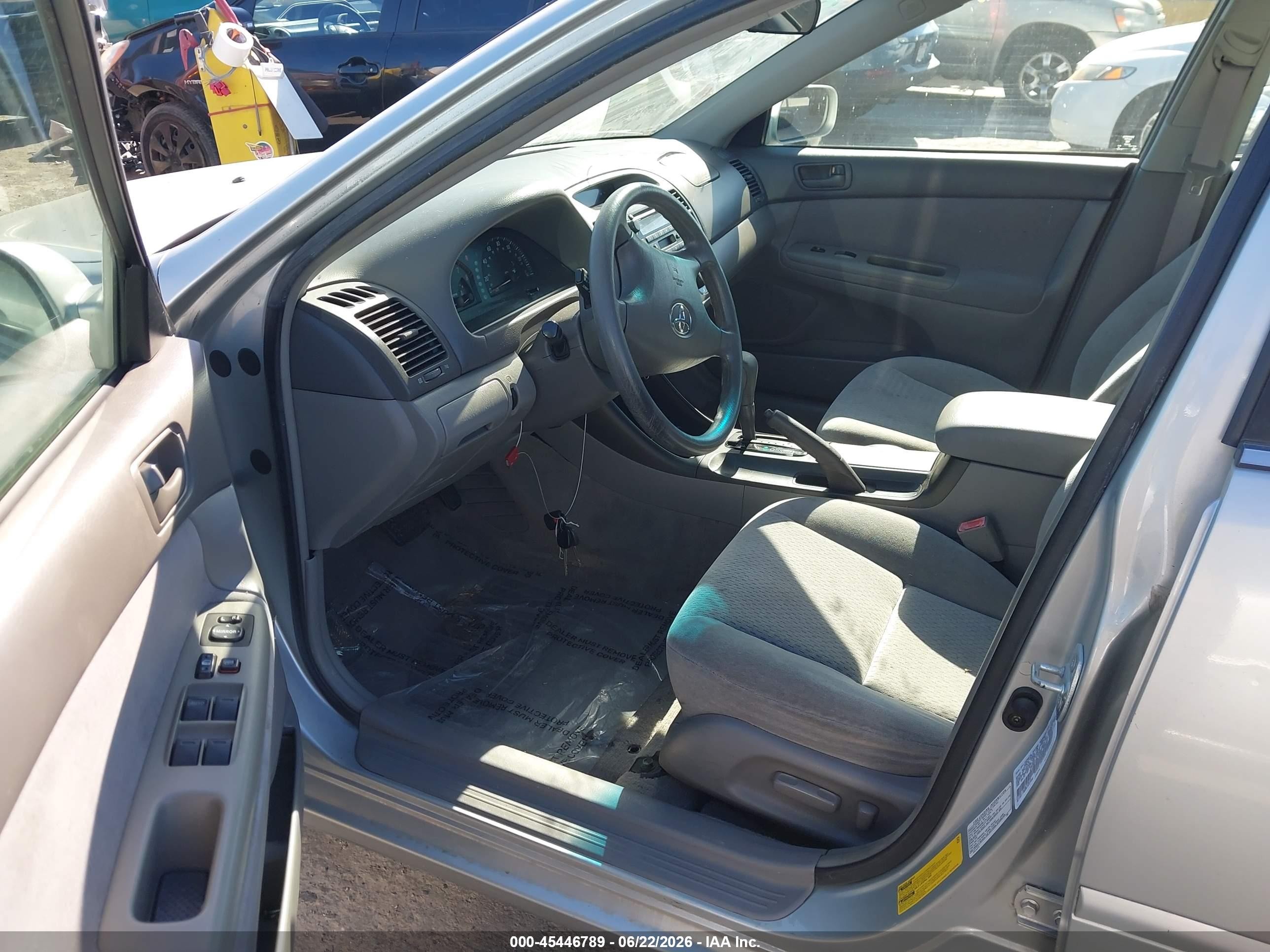 2002 Toyota Camry Le Silver vin: 4T1BF30K92U022709