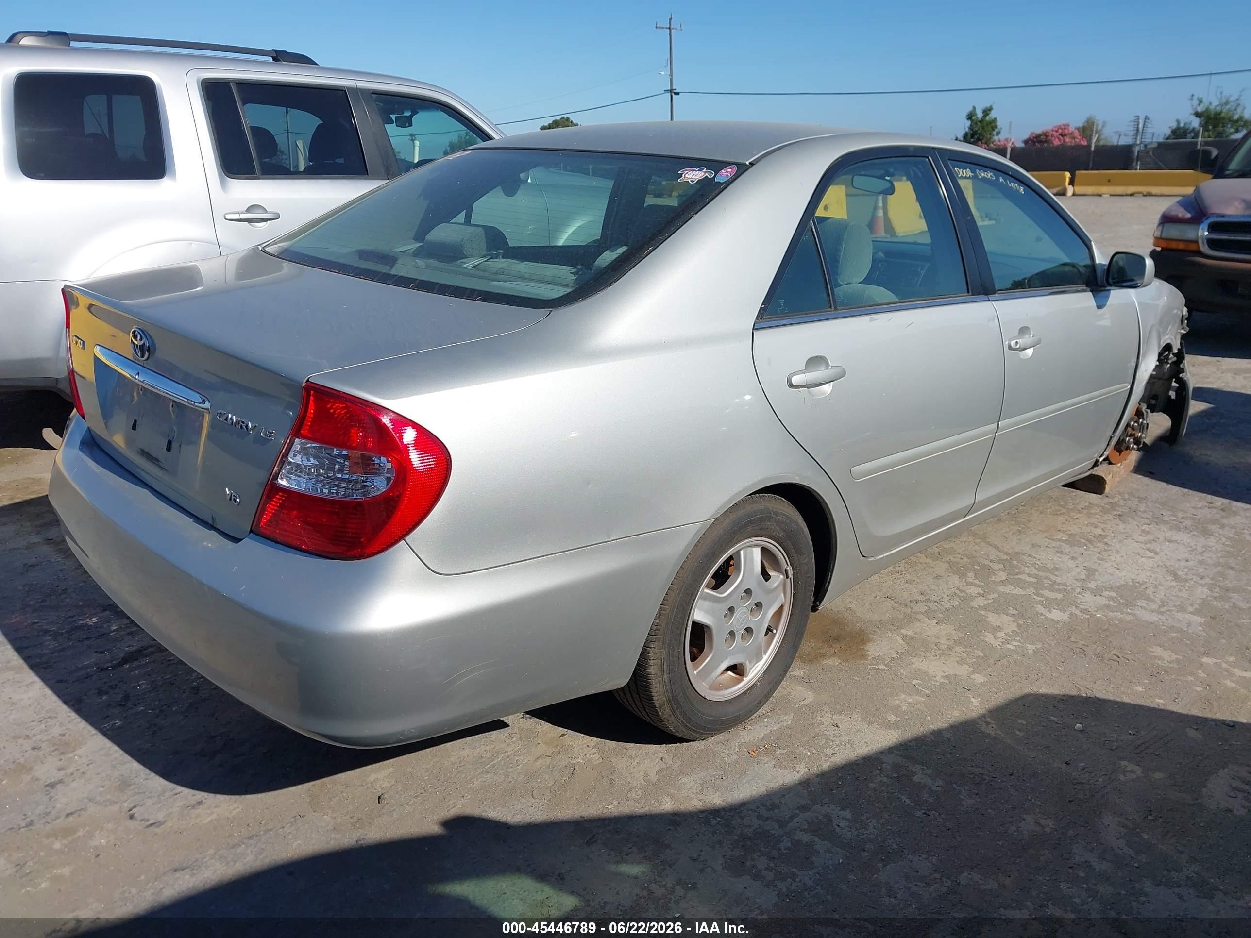 2002 Toyota Camry Le Silver vin: 4T1BF30K92U022709