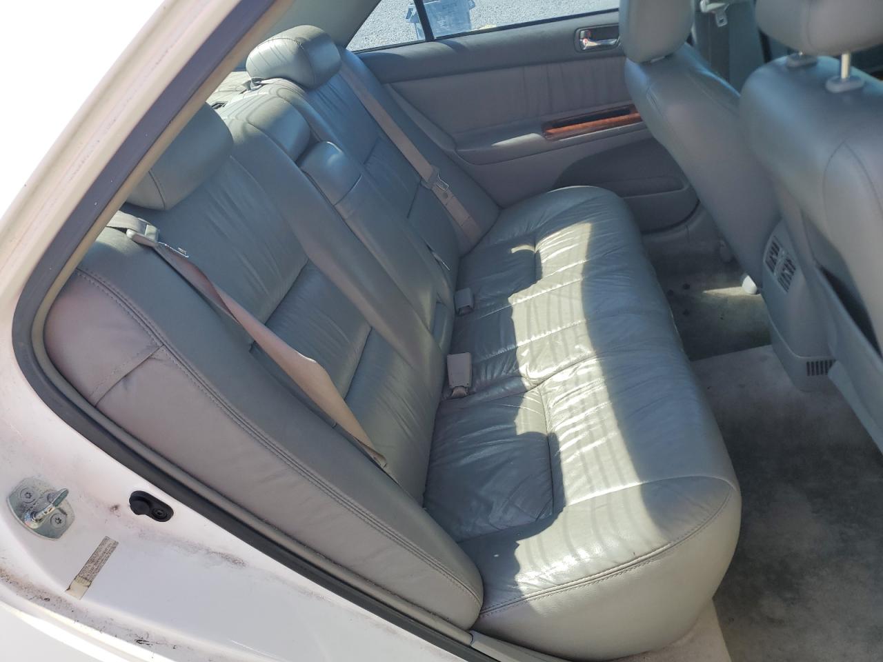2002 Toyota Camry Xle V6 White vin: 4T1BF30K92U028784