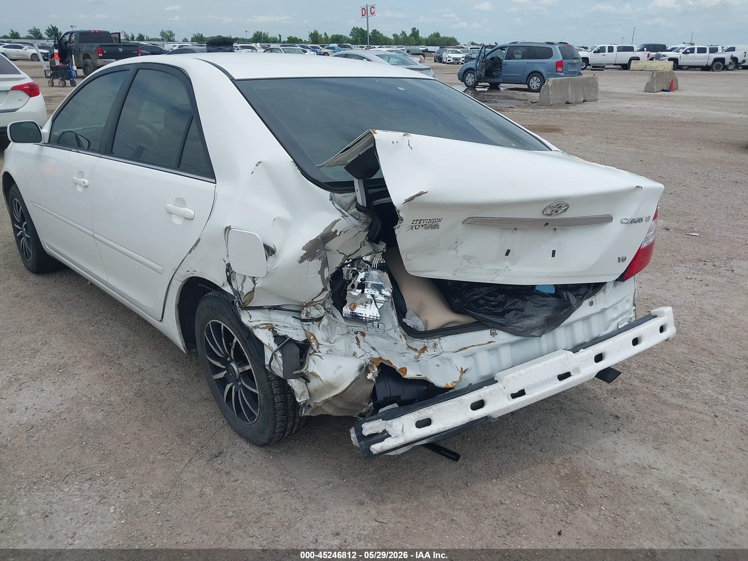 2004 Toyota Camry Le V6 White vin: 4T1BF30K94U063408