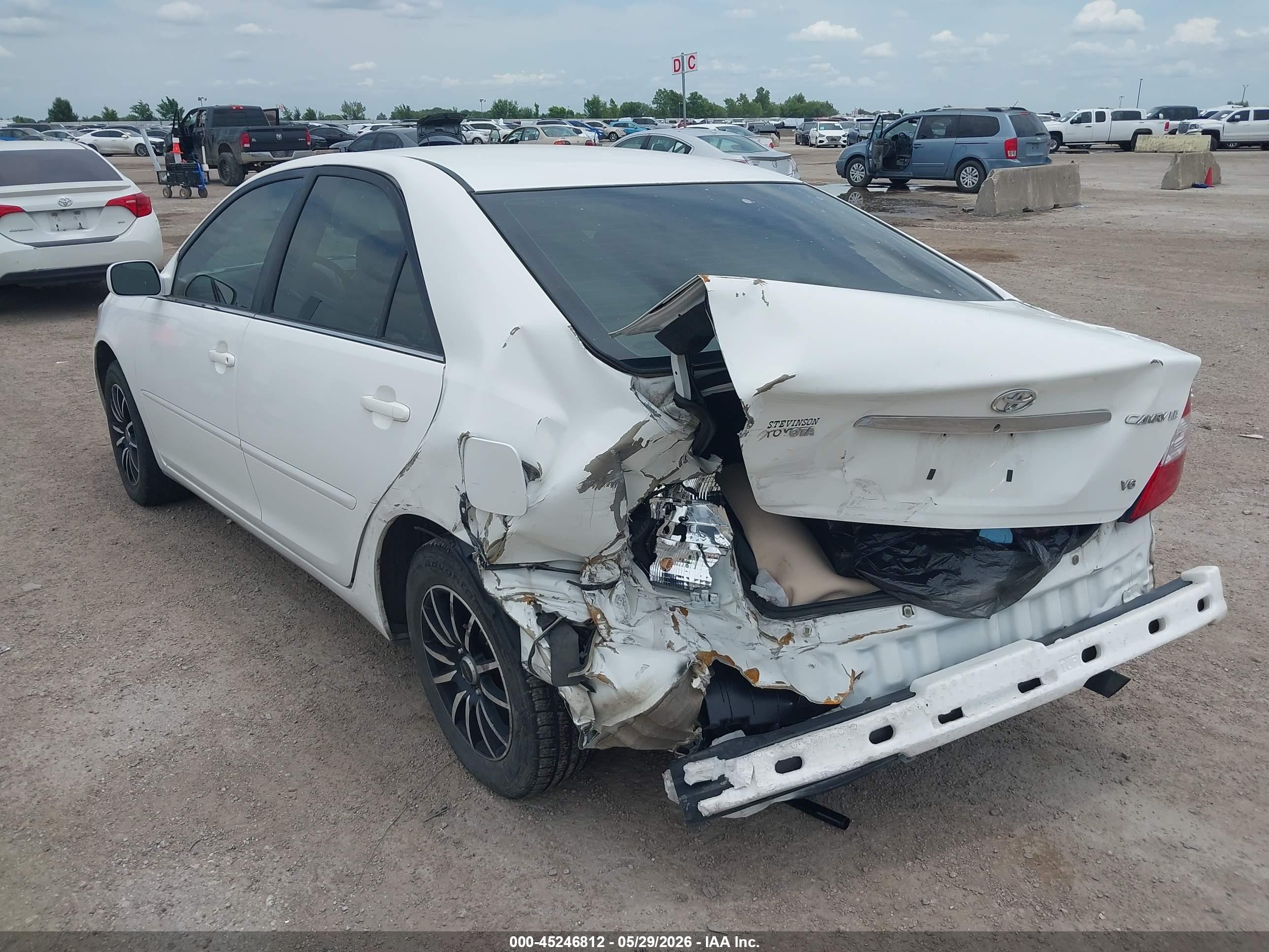 2004 Toyota Camry Le V6 White vin: 4T1BF30K94U063408