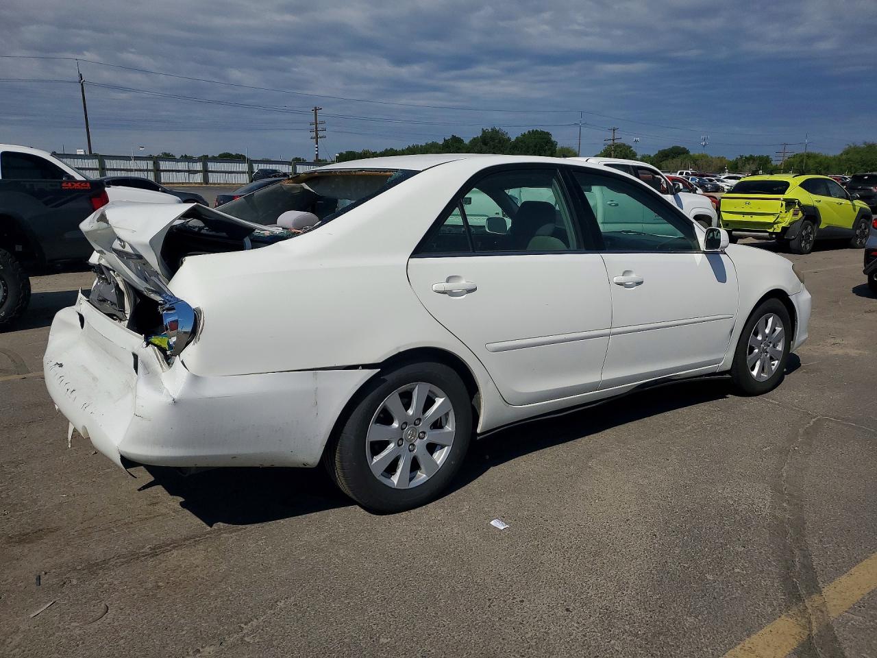 2005 Toyota Camry Le V6 White vin: 4T1BF30K95U092957