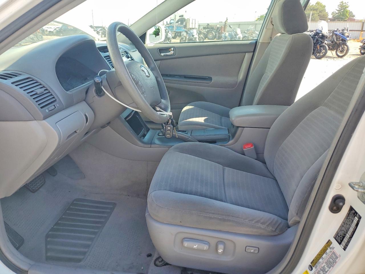 2005 Toyota Camry Le V6 White vin: 4T1BF30K95U092957