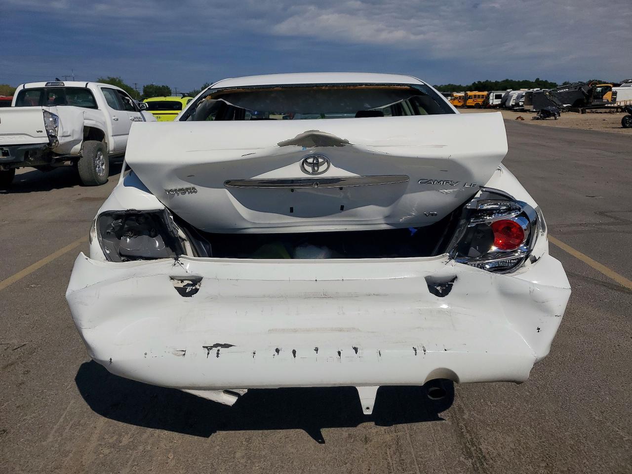 2005 Toyota Camry Le V6 White vin: 4T1BF30K95U092957