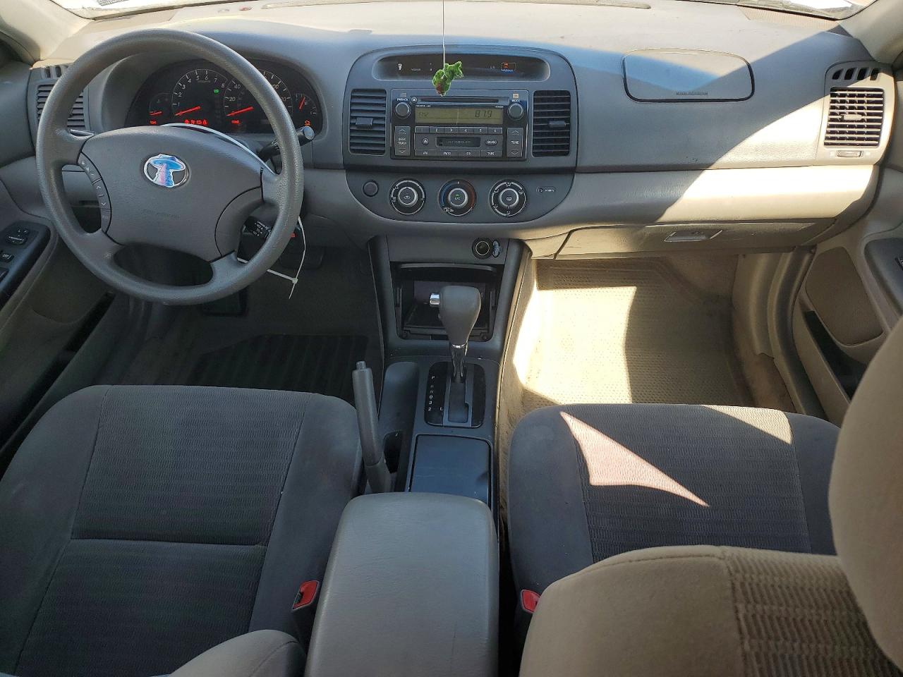 2005 Toyota Camry Le V6 White vin: 4T1BF30K95U092957