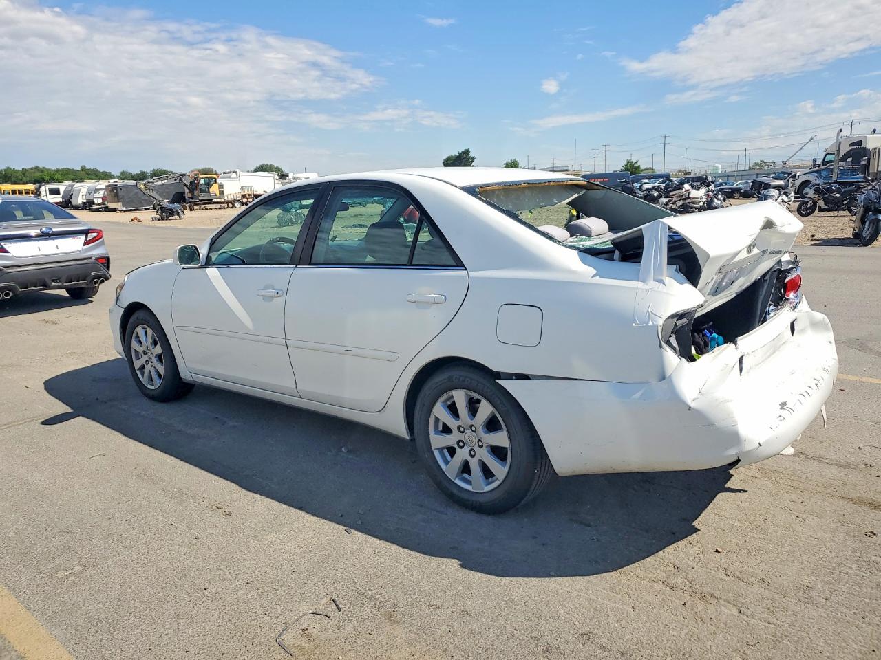 2005 Toyota Camry Le V6 White vin: 4T1BF30K95U092957
