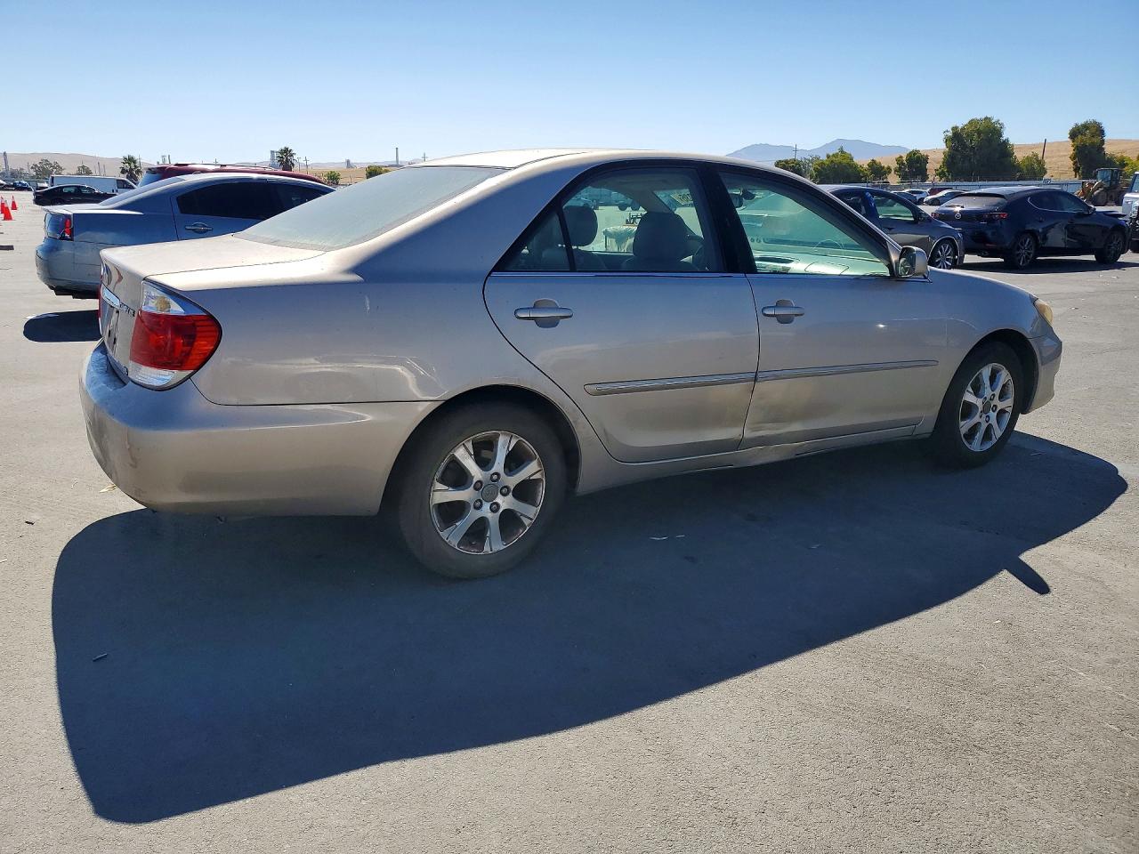 2005 Toyota Camry Xle V6 Бежевый vin: 4T1BF30K95U593170