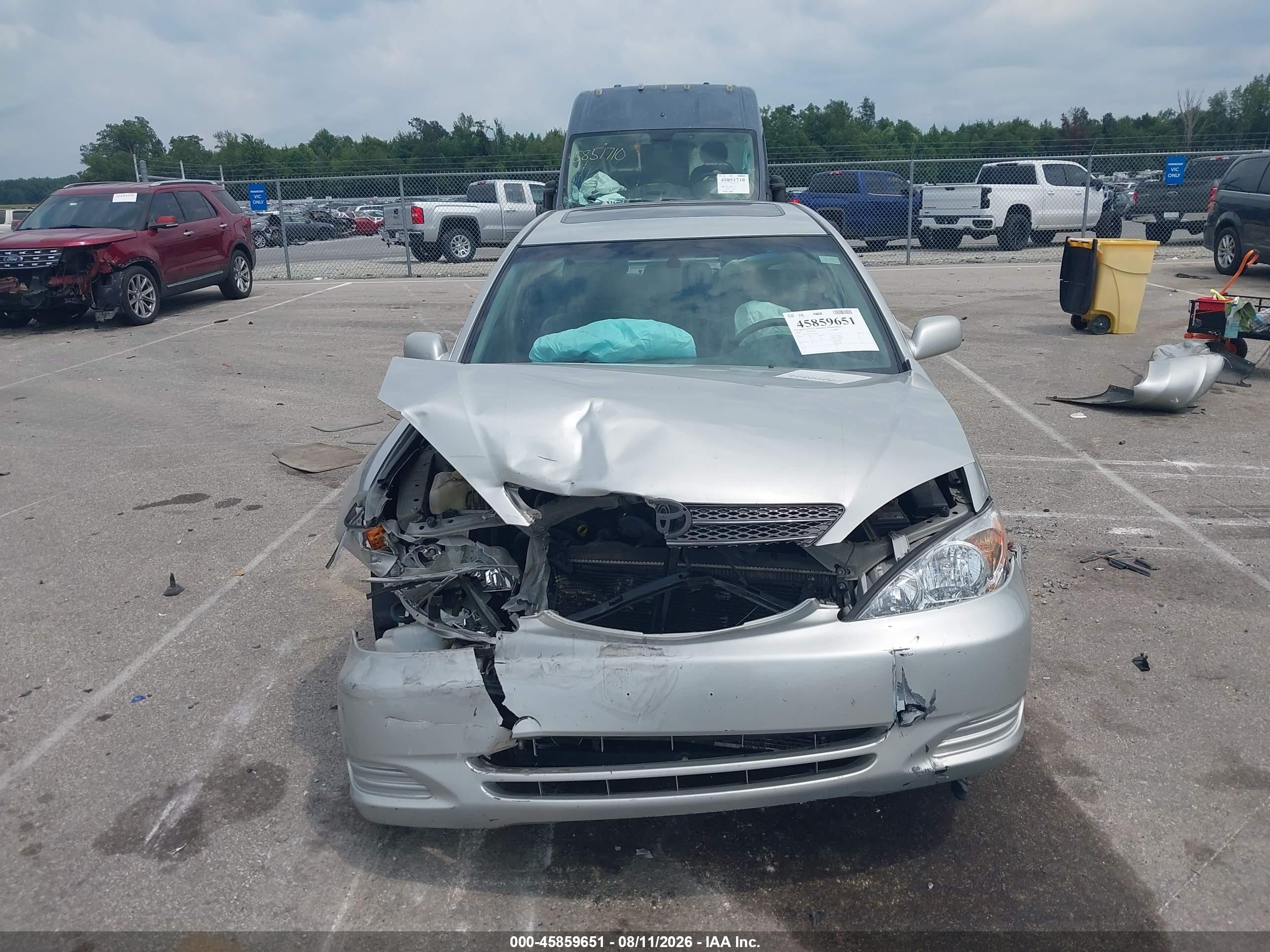 2002 Toyota Camry Xle Silver vin: 4T1BF30KX2U024016