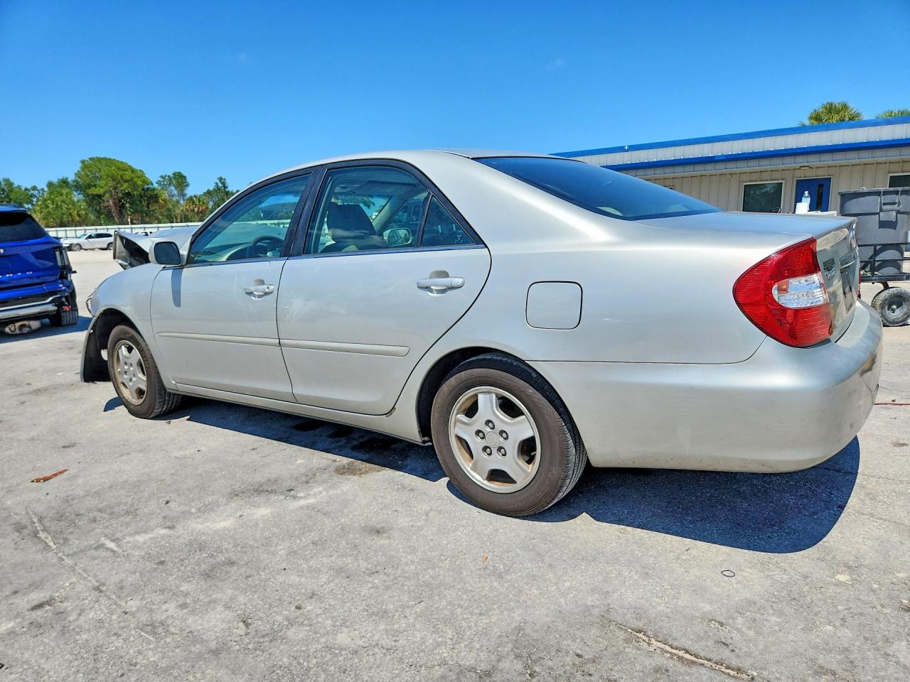 2003 Toyota Camry Le V6 White vin: 4T1BF32K03U043205